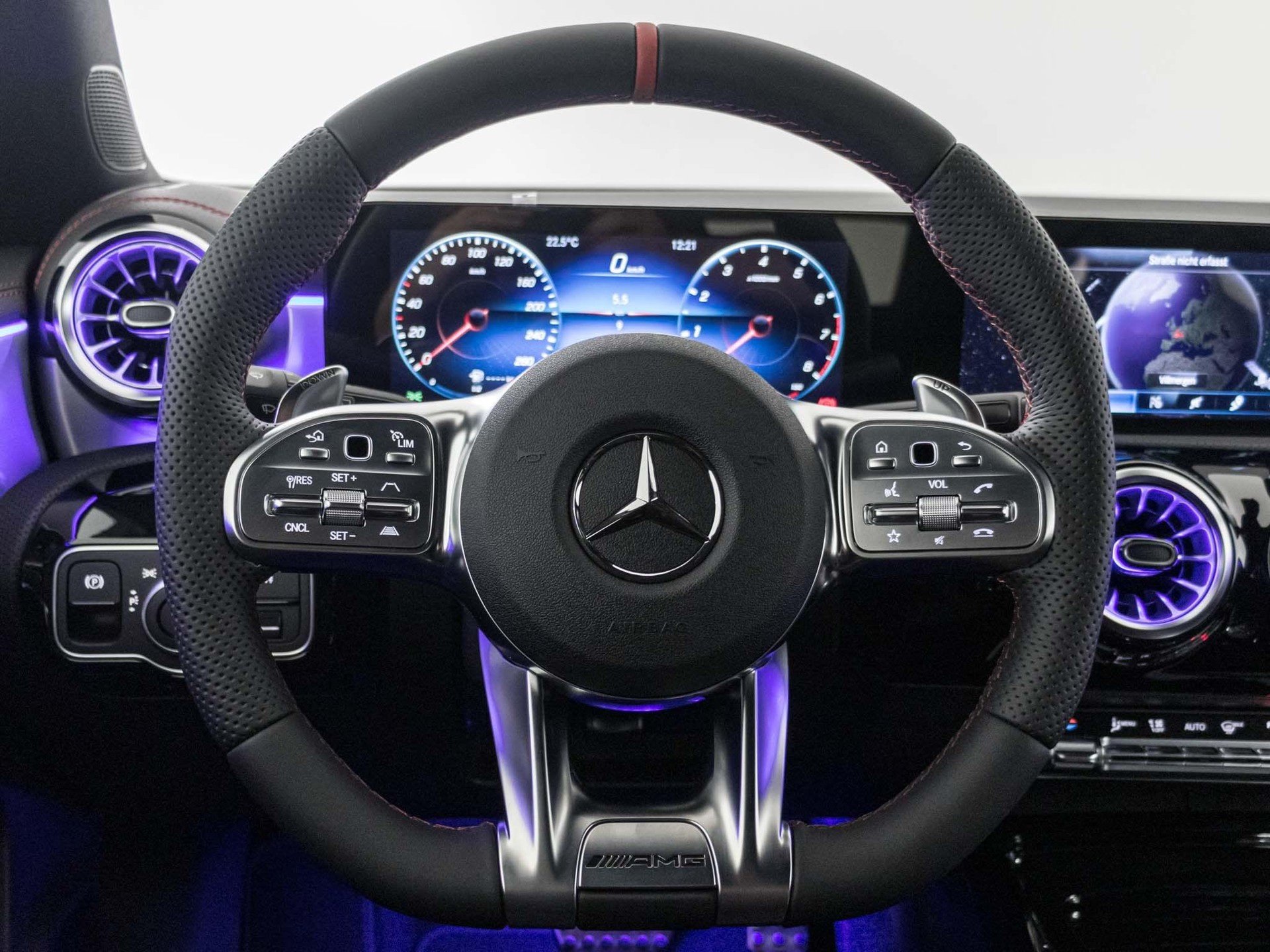 MERCEDES-BENZ CLA 35 AMG 4MATIC Shooting Brake-image-11