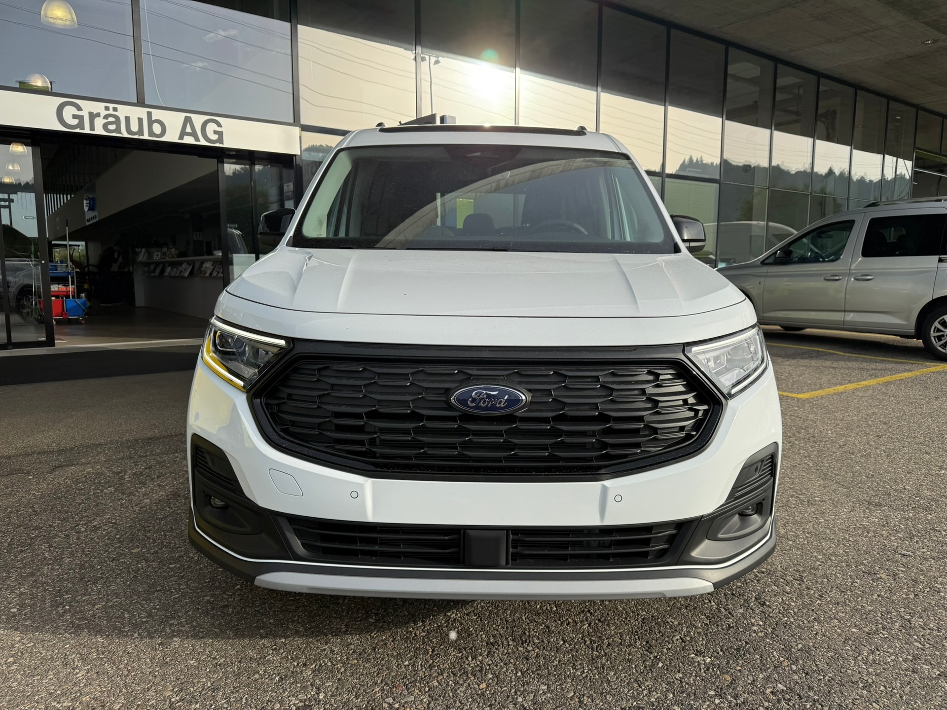 FORD Grand Tourneo Connect 1.5 PHEV Active Automat-showroom-element-1