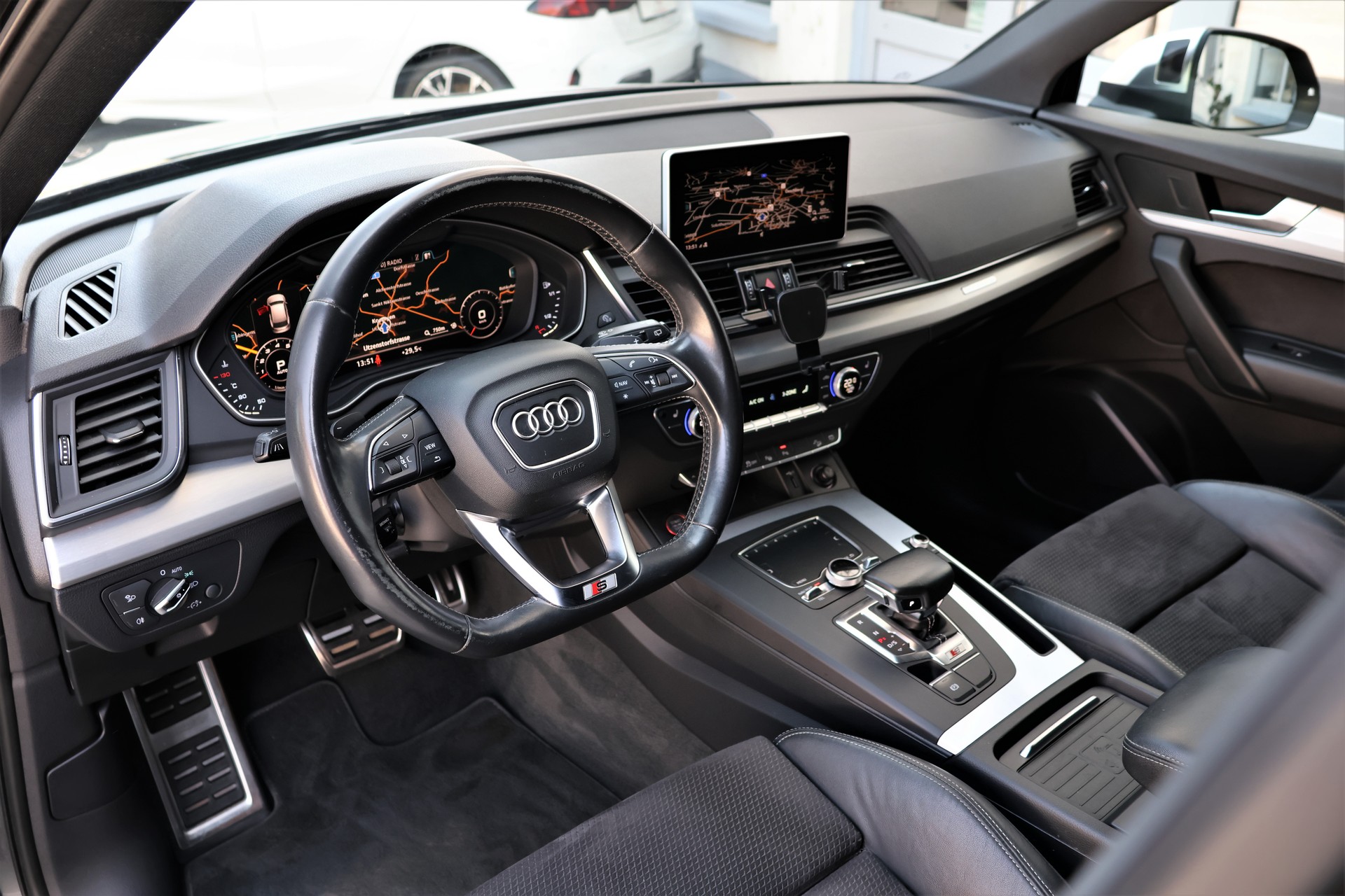 AUDI SQ5 3.0 TFSI quattro S-tronic (CH)-image-10