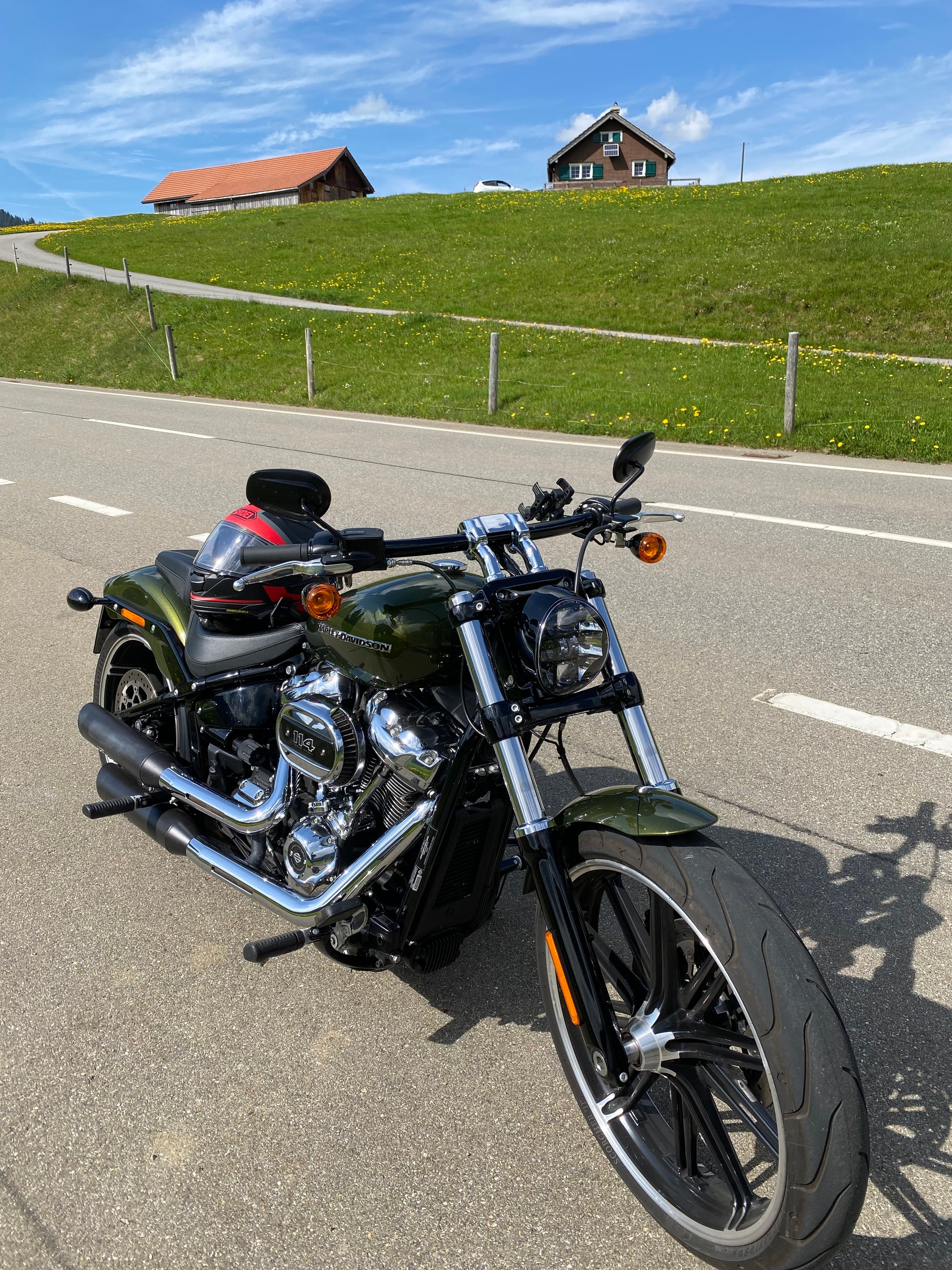 HARLEY-DAVIDSON Breakout-image-0
