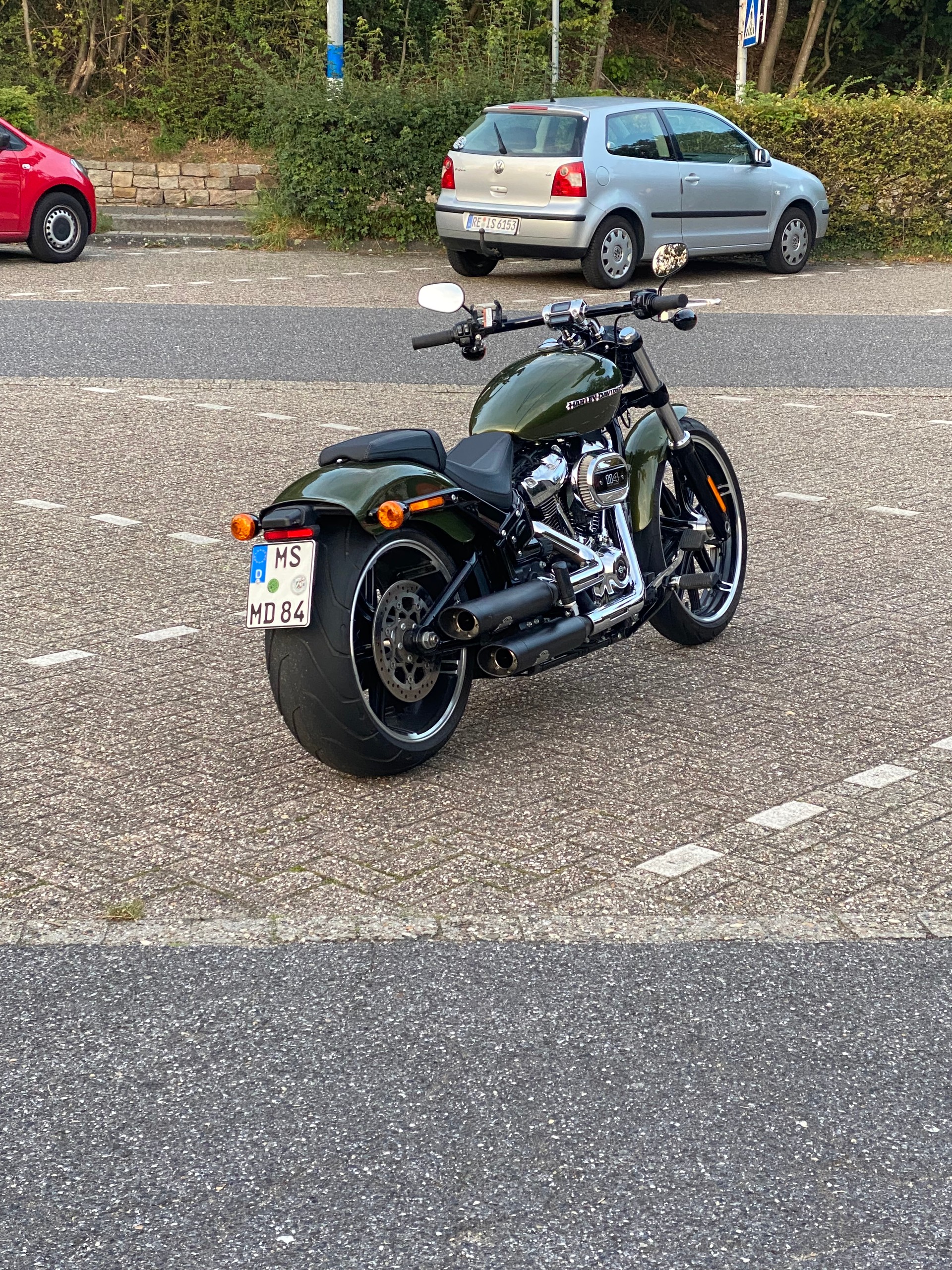 HARLEY-DAVIDSON Breakout-image-1