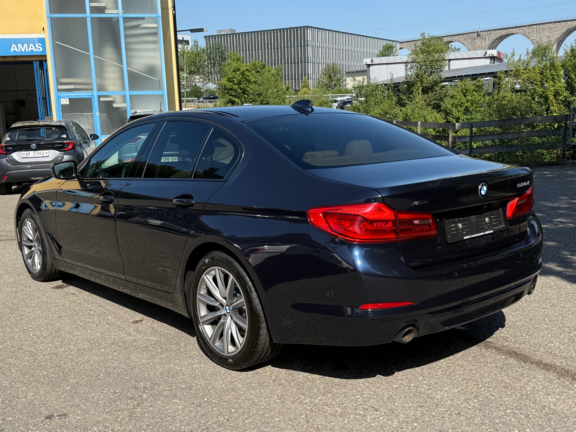 BMW 520d xDrive Sport Line Steptronic-image-4