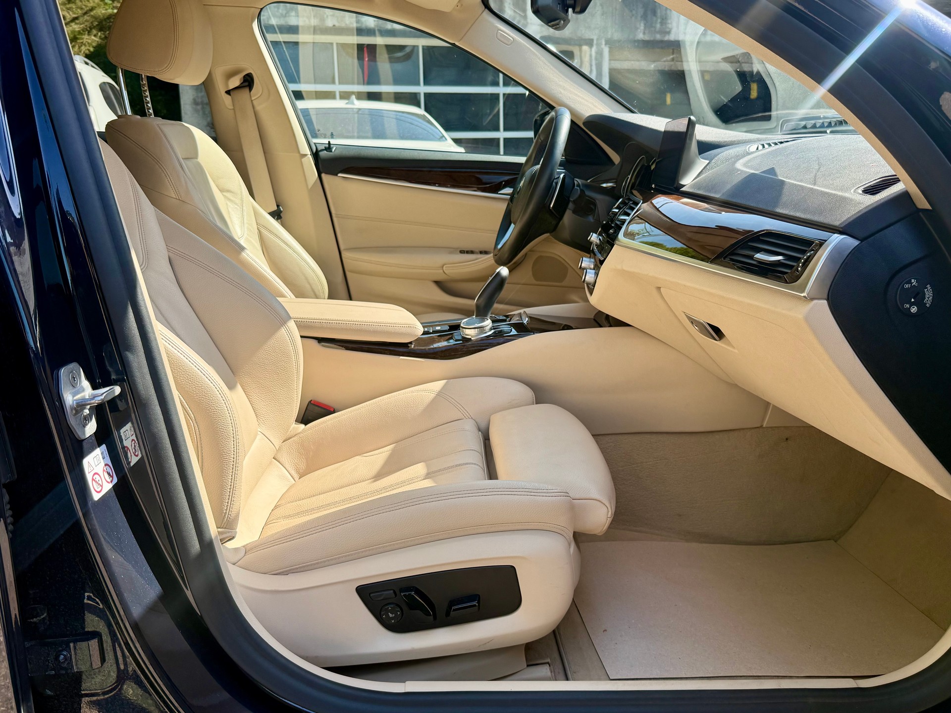 BMW 520d xDrive Sport Line Steptronic-image-12