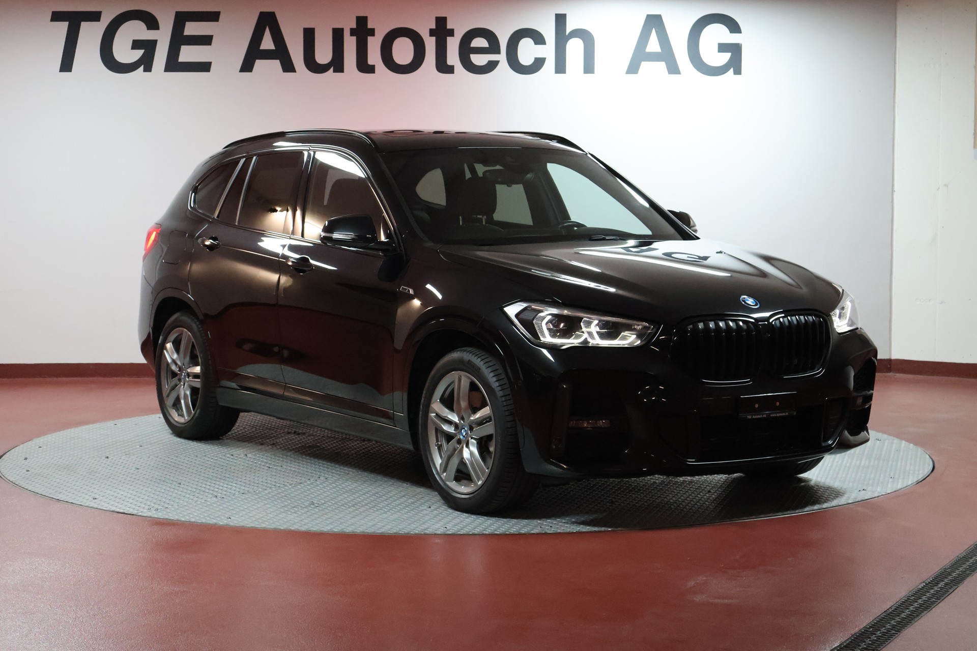 BMW X1 xDrive 25e M Sport Steptronic-showroom-element-3