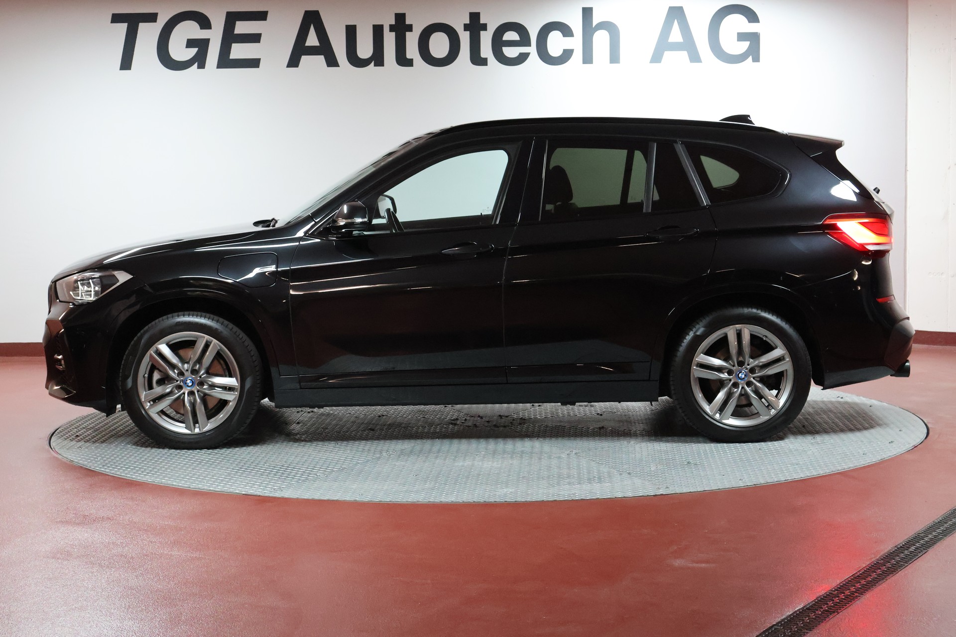 BMW X1 xDrive 25e M Sport Steptronic-showroom-element-2