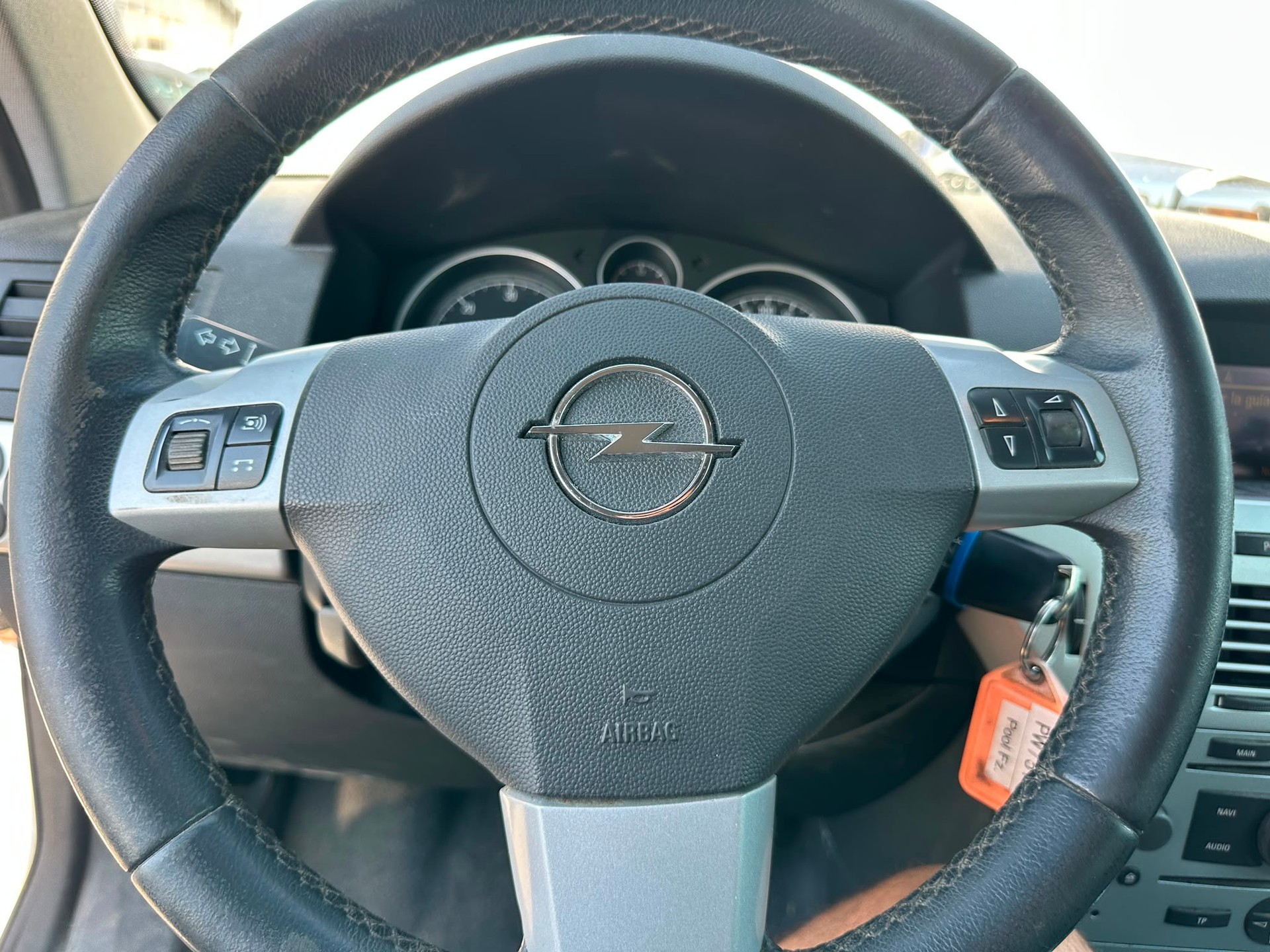 OPEL Astra Caravan 1.9 CDTi Cosmo Automatic-image-8