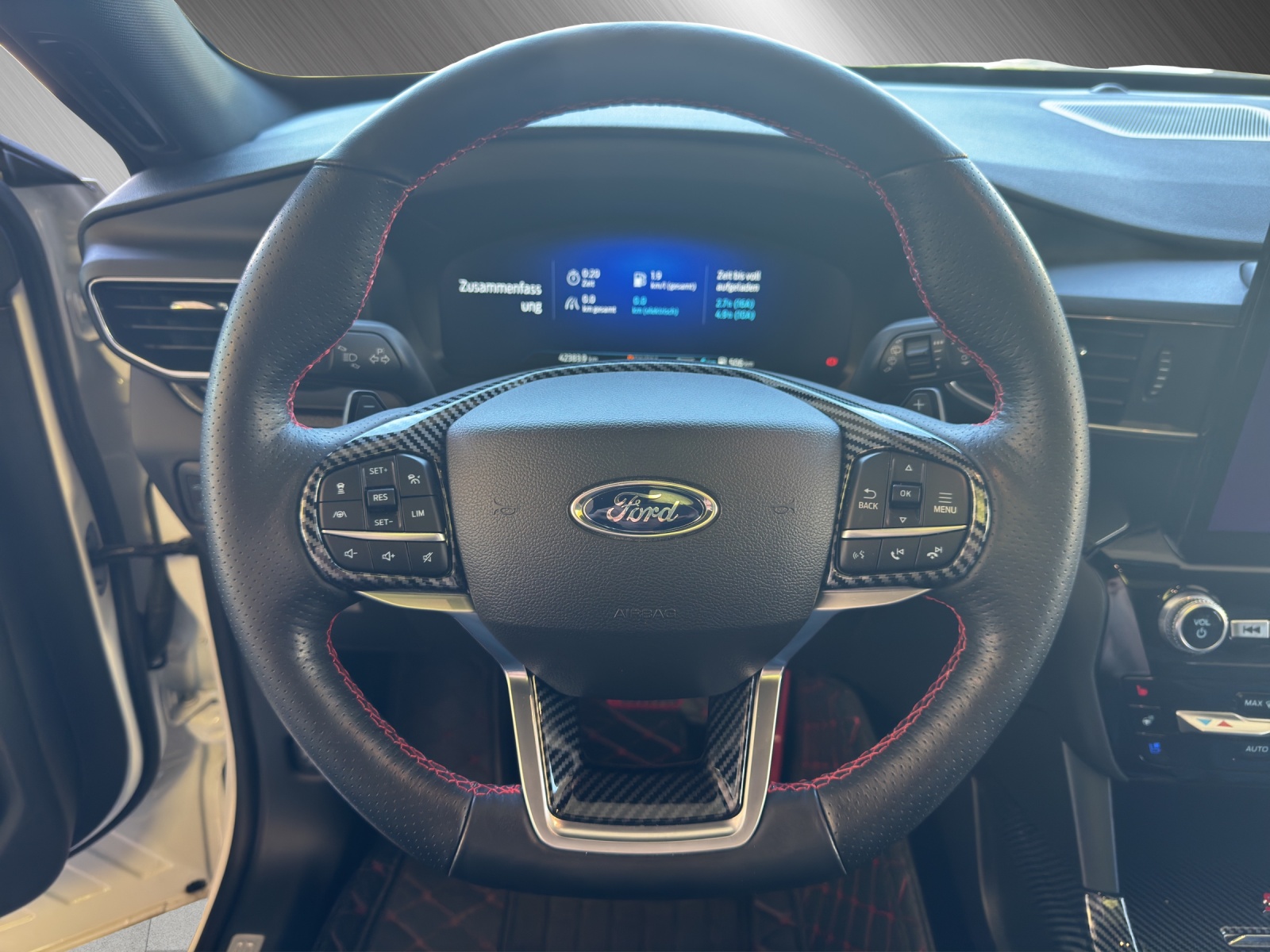 FORD Explorer 3.0 V6 Plug-in Hybrid 4x4-image-9