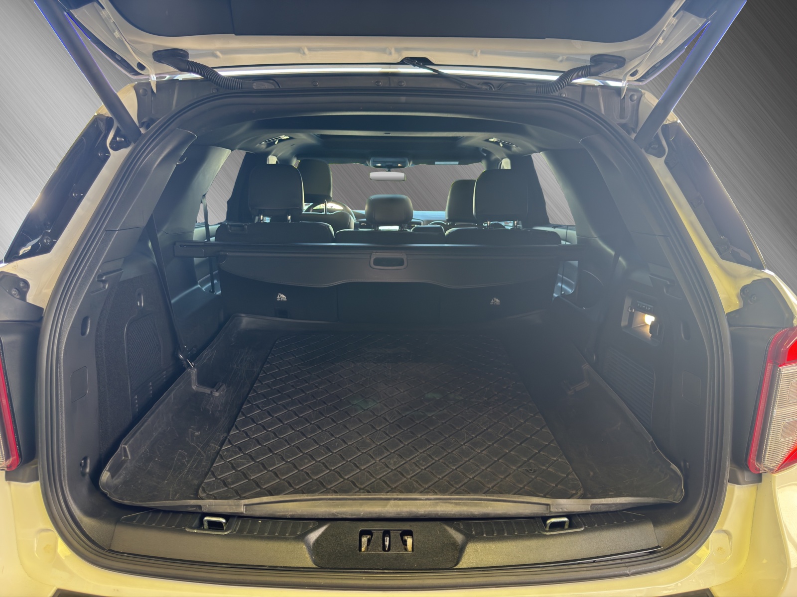 FORD Explorer 3.0 V6 Plug-in Hybrid 4x4-image-14