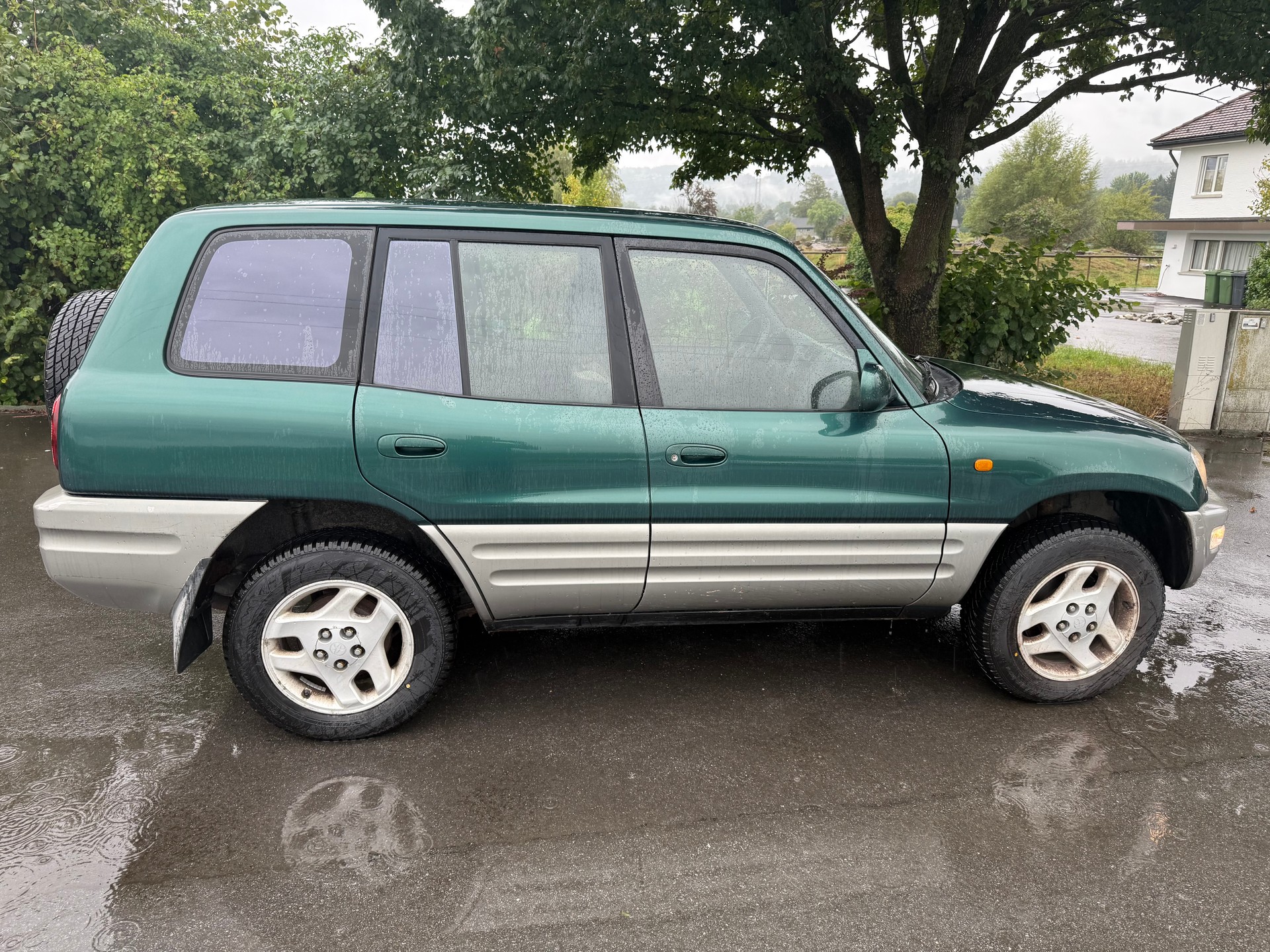 TOYOTA RAV-4-image-5