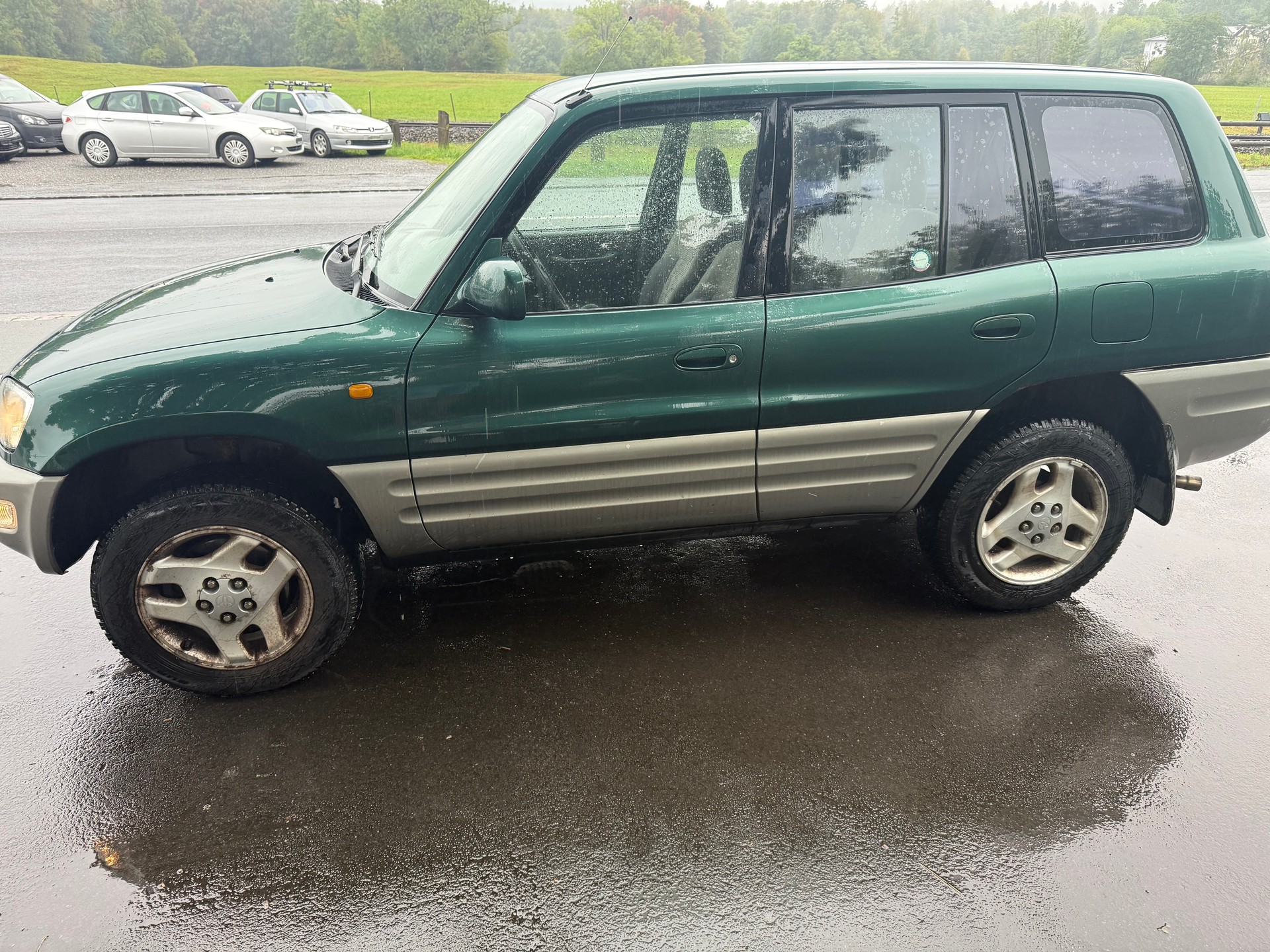 TOYOTA RAV-4-image-1