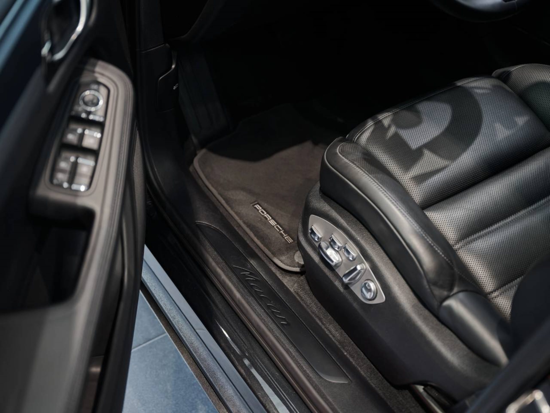 PORSCHE Macan-image-20