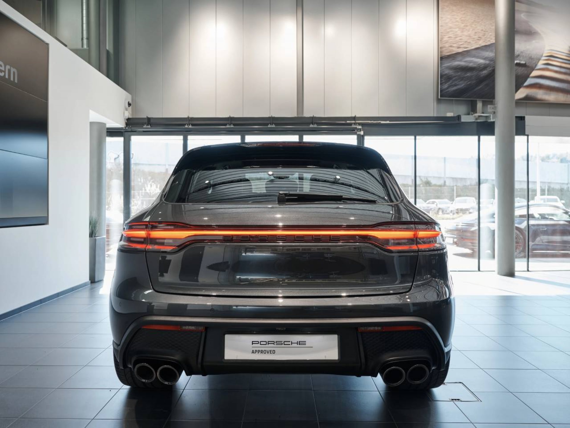 PORSCHE Macan-image-5