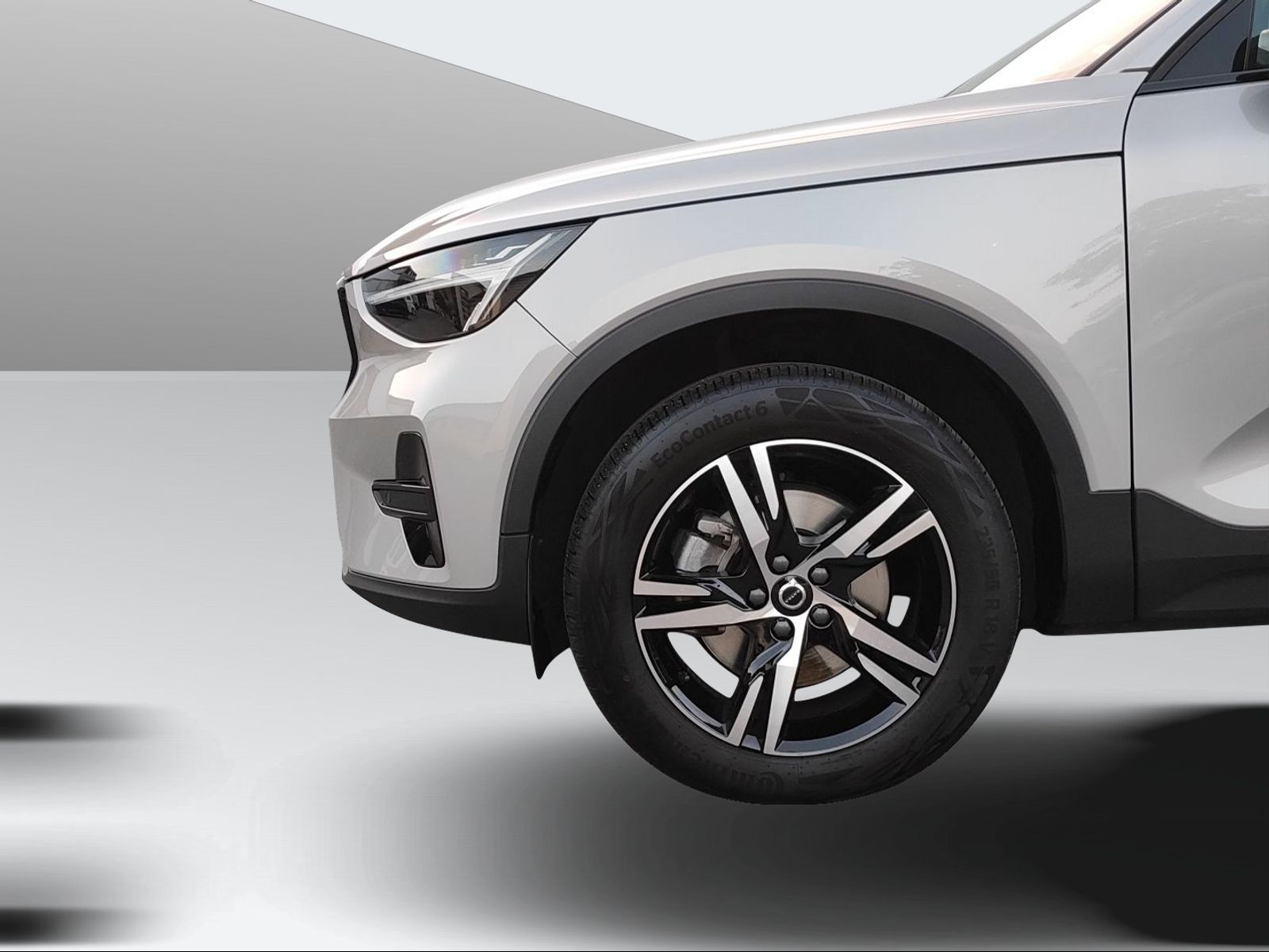 VOLVO XC40 2.0 B4 MH Plus Dark AWD-image-8