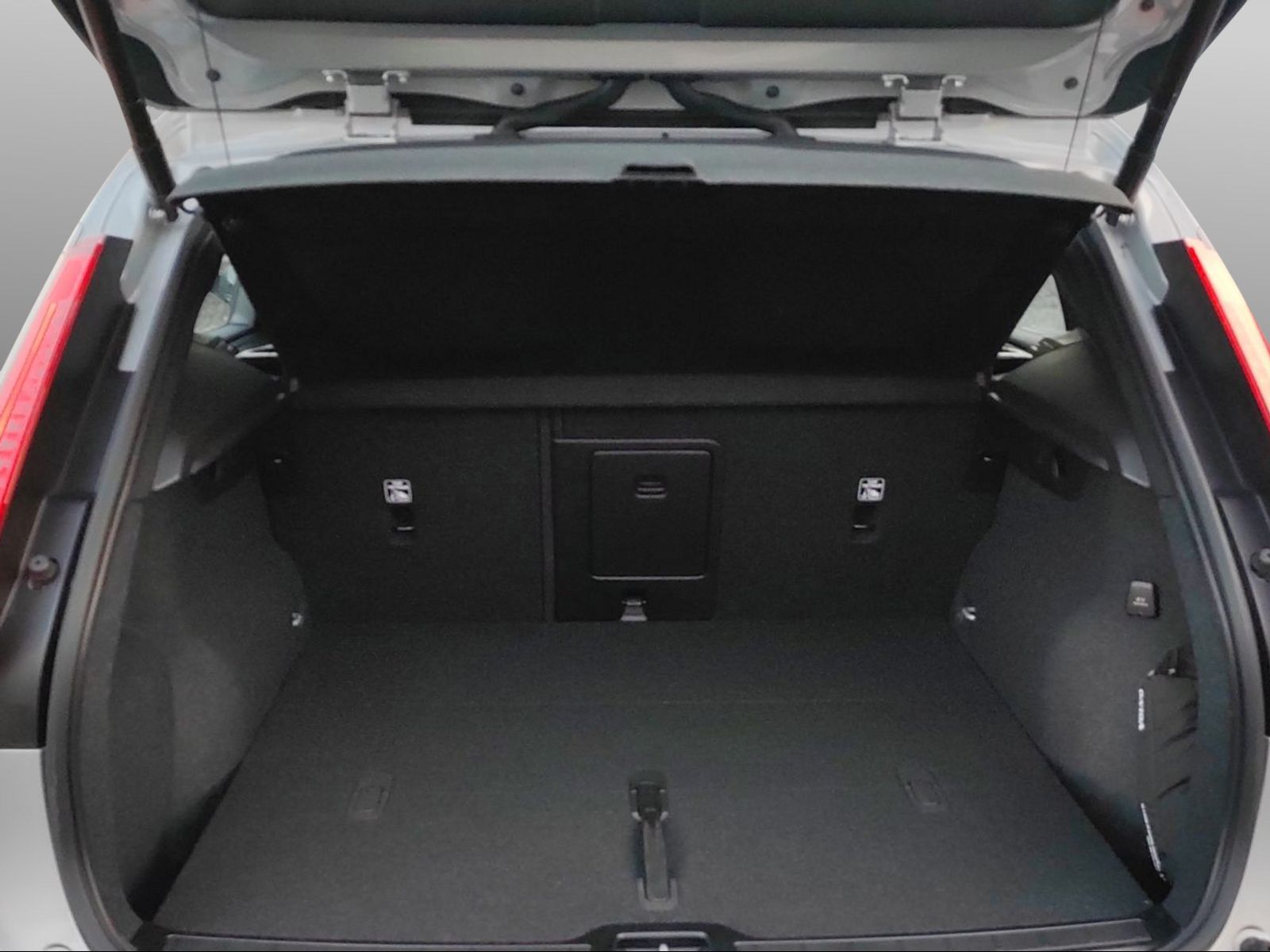 VOLVO XC40 2.0 B4 MH Plus Dark AWD-image-9