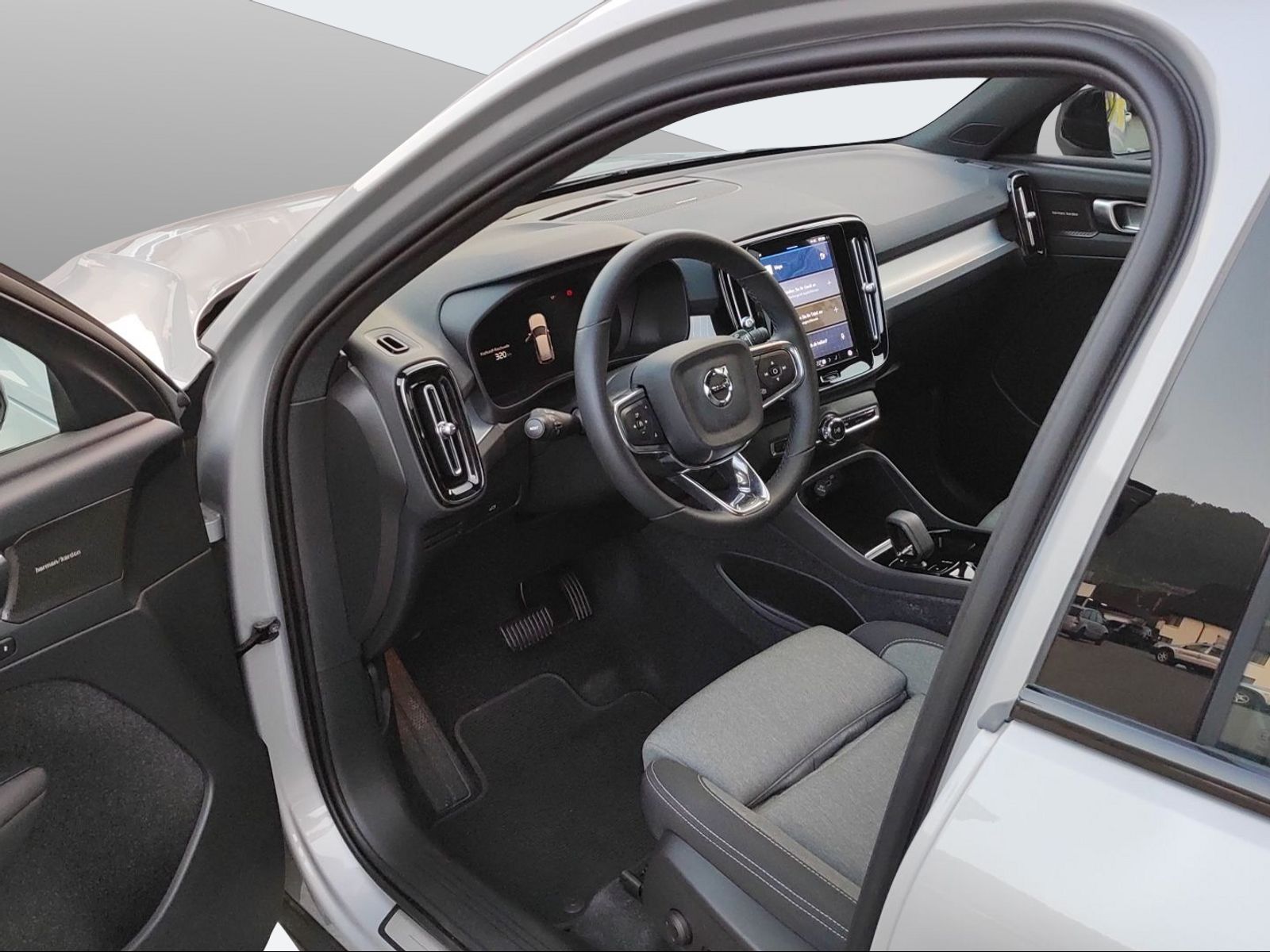 VOLVO XC40 2.0 B4 MH Plus Dark AWD-image-10