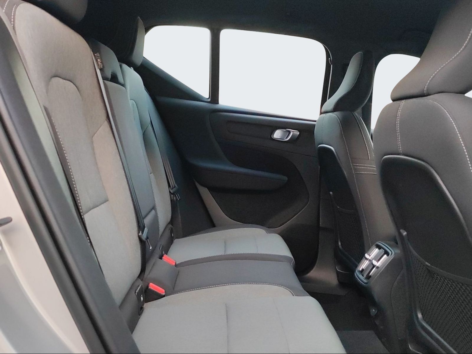 VOLVO XC40 2.0 B4 MH Plus Dark AWD-image-12