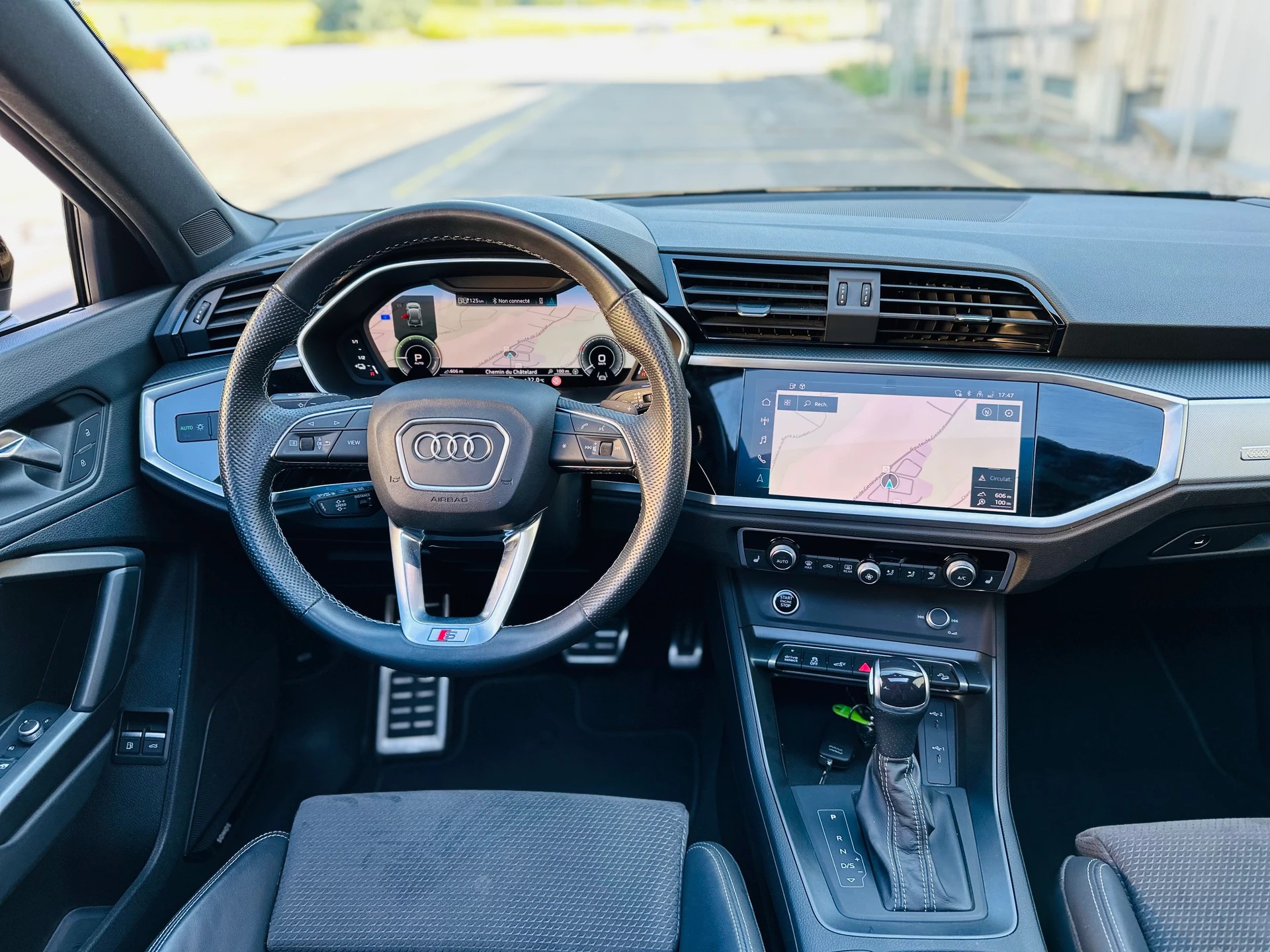 AUDI Q3 45 TFSI e S line S-tronic-image-15