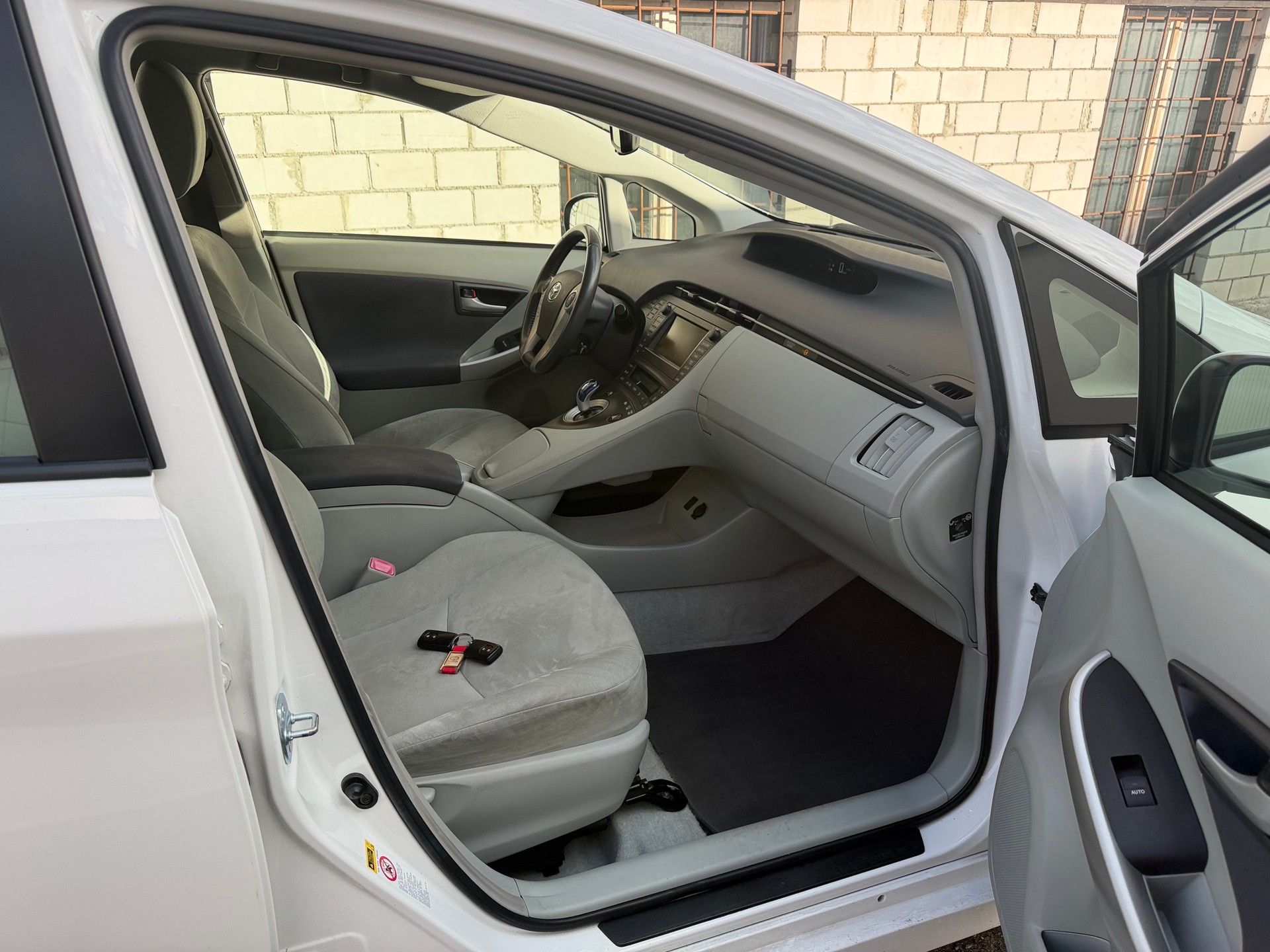 TOYOTA Prius 1.8 16V HSD Luna-image-6
