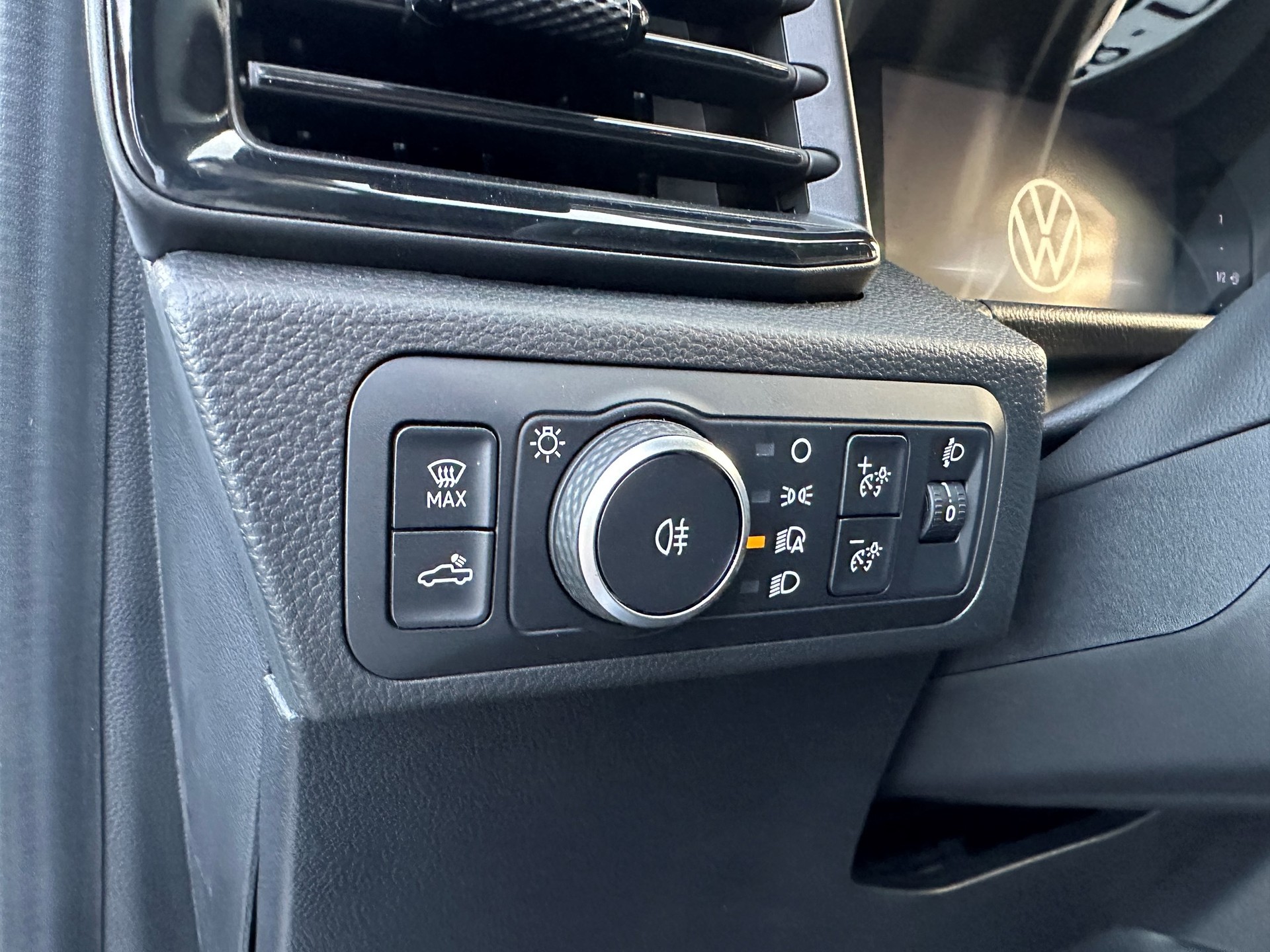VW Amarok 2.0TDI Basic-image-13