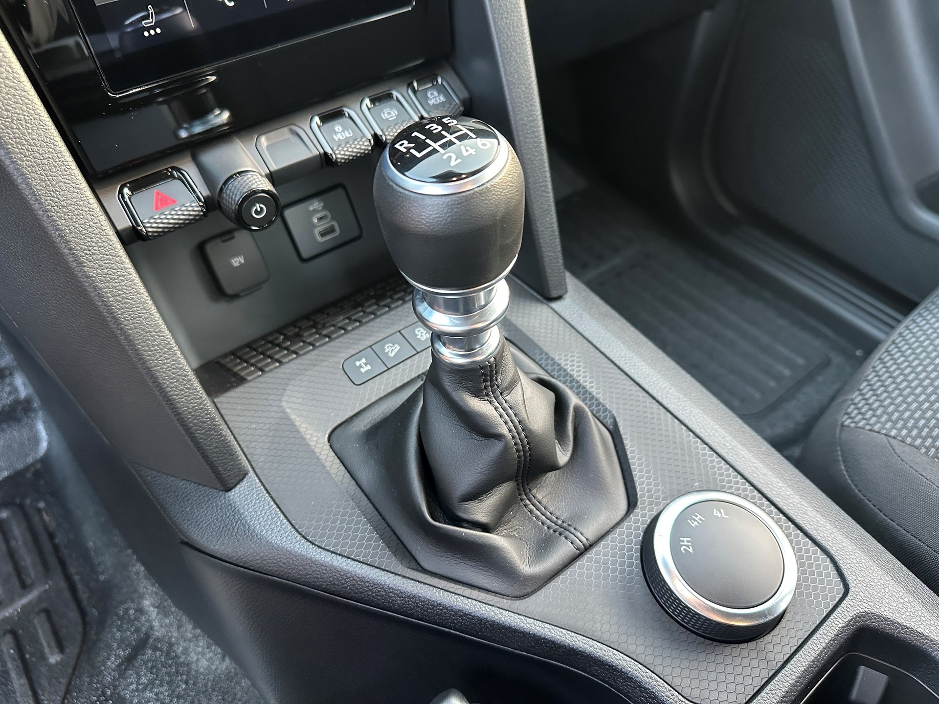 VW Amarok 2.0TDI Basic-image-15