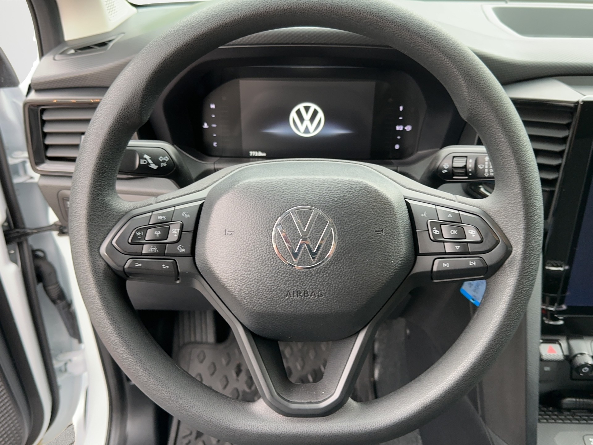 VW Amarok 2.0TDI Basic-image-19