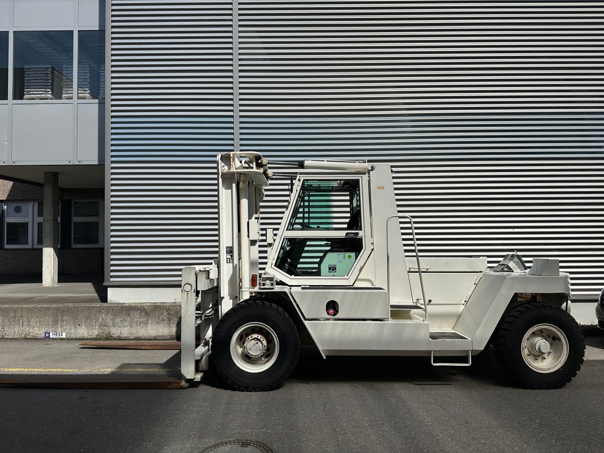 MERCEDES-BENZ Boss Steinbock-showroom-element-1