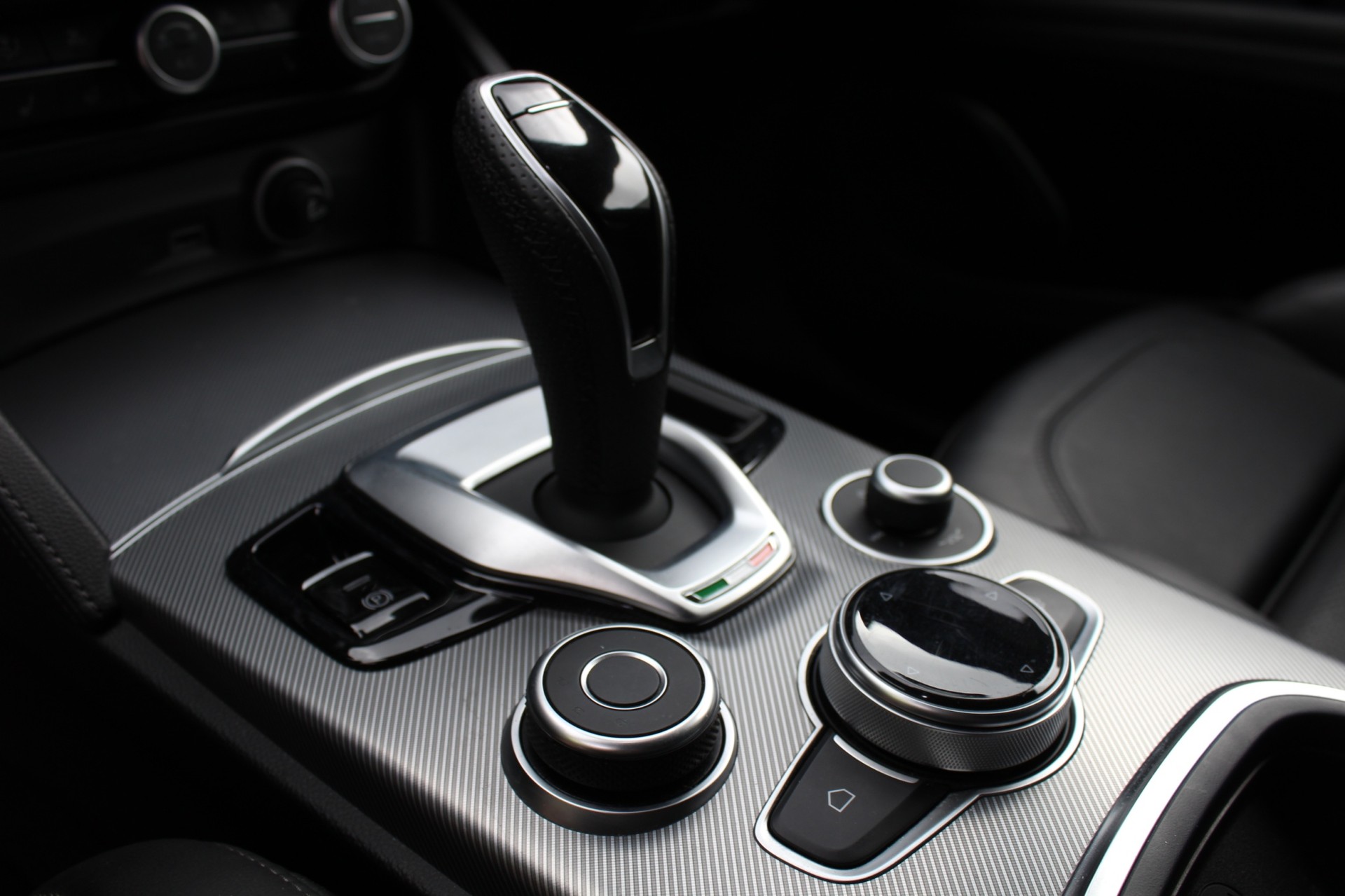 ALFA ROMEO Stelvio 2.0 Q4 280 Veloce-image-8