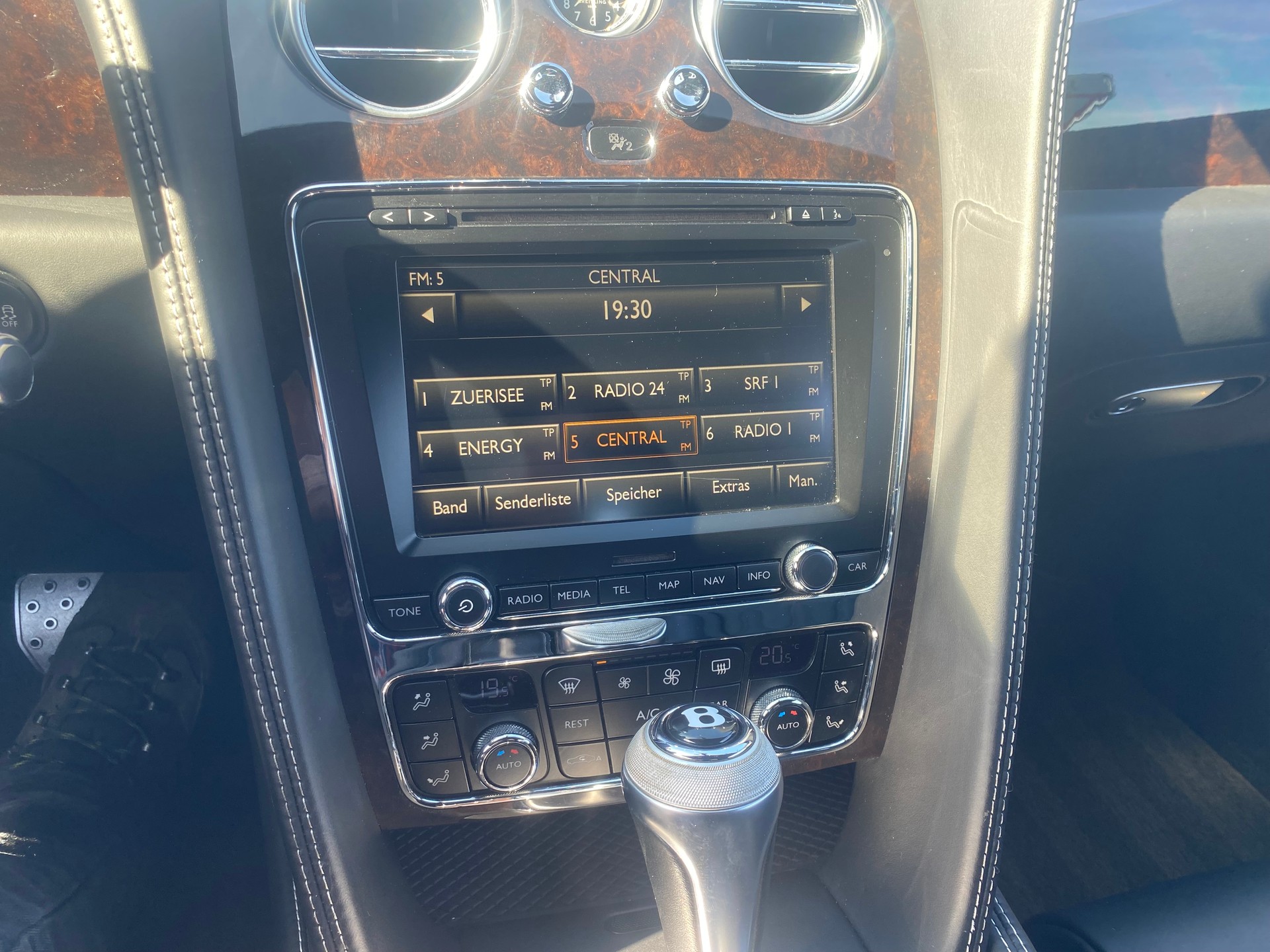 BENTLEY GTC W12-image-14