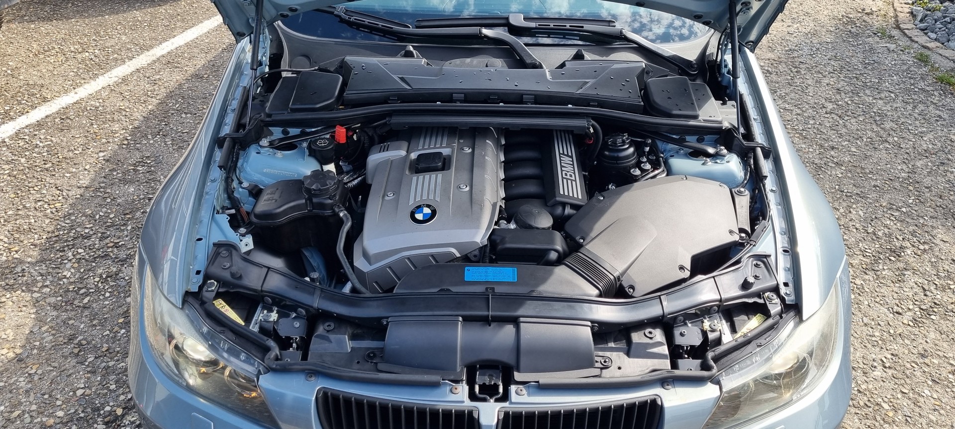 BMW 330i-image-10