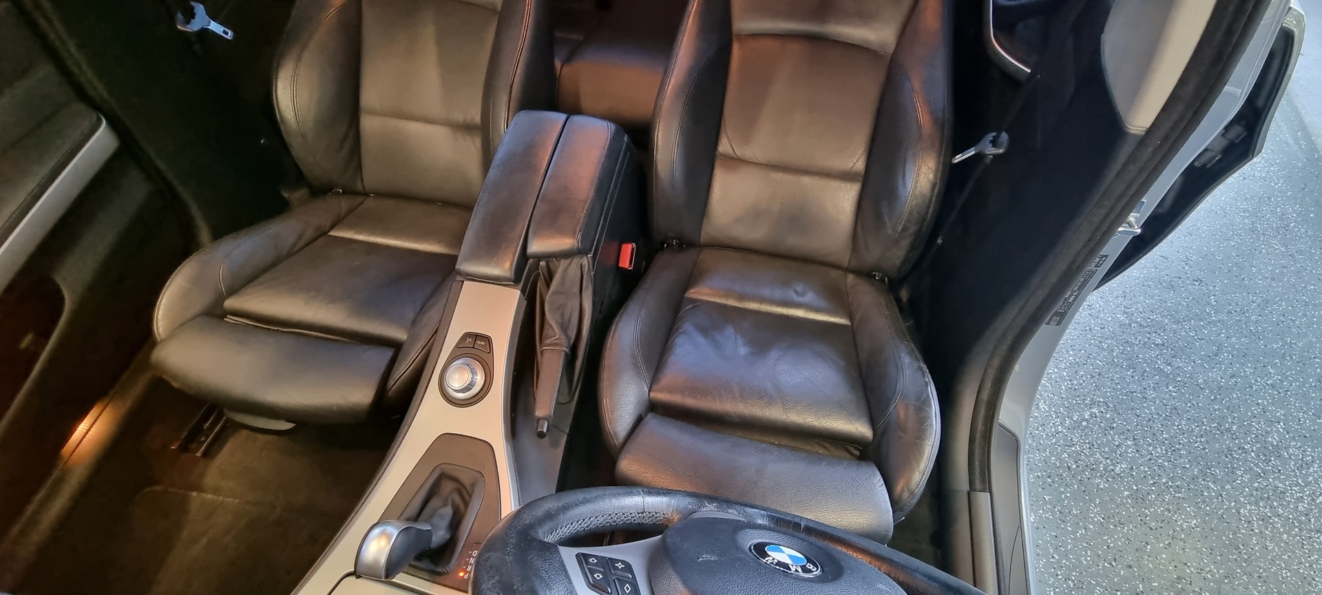 BMW 330i-image-8