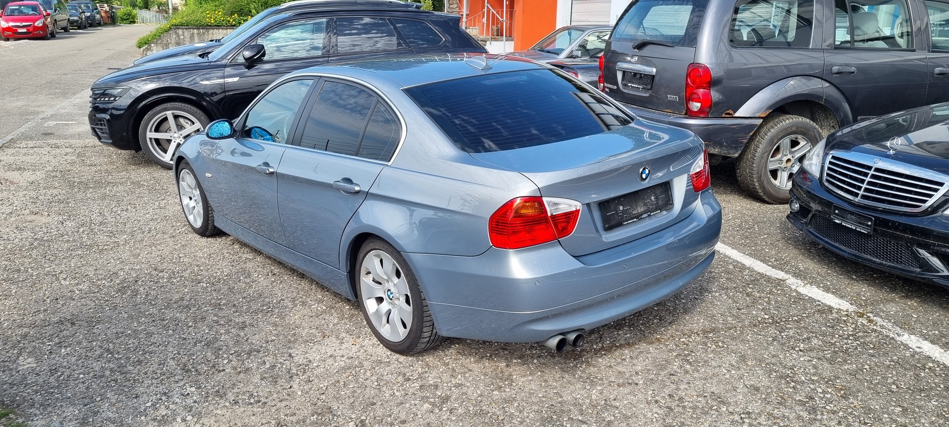 BMW 330i-image-4