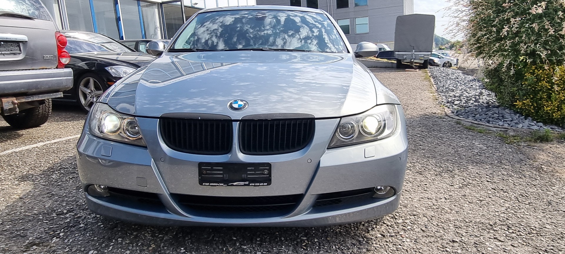 BMW 330i-image-1