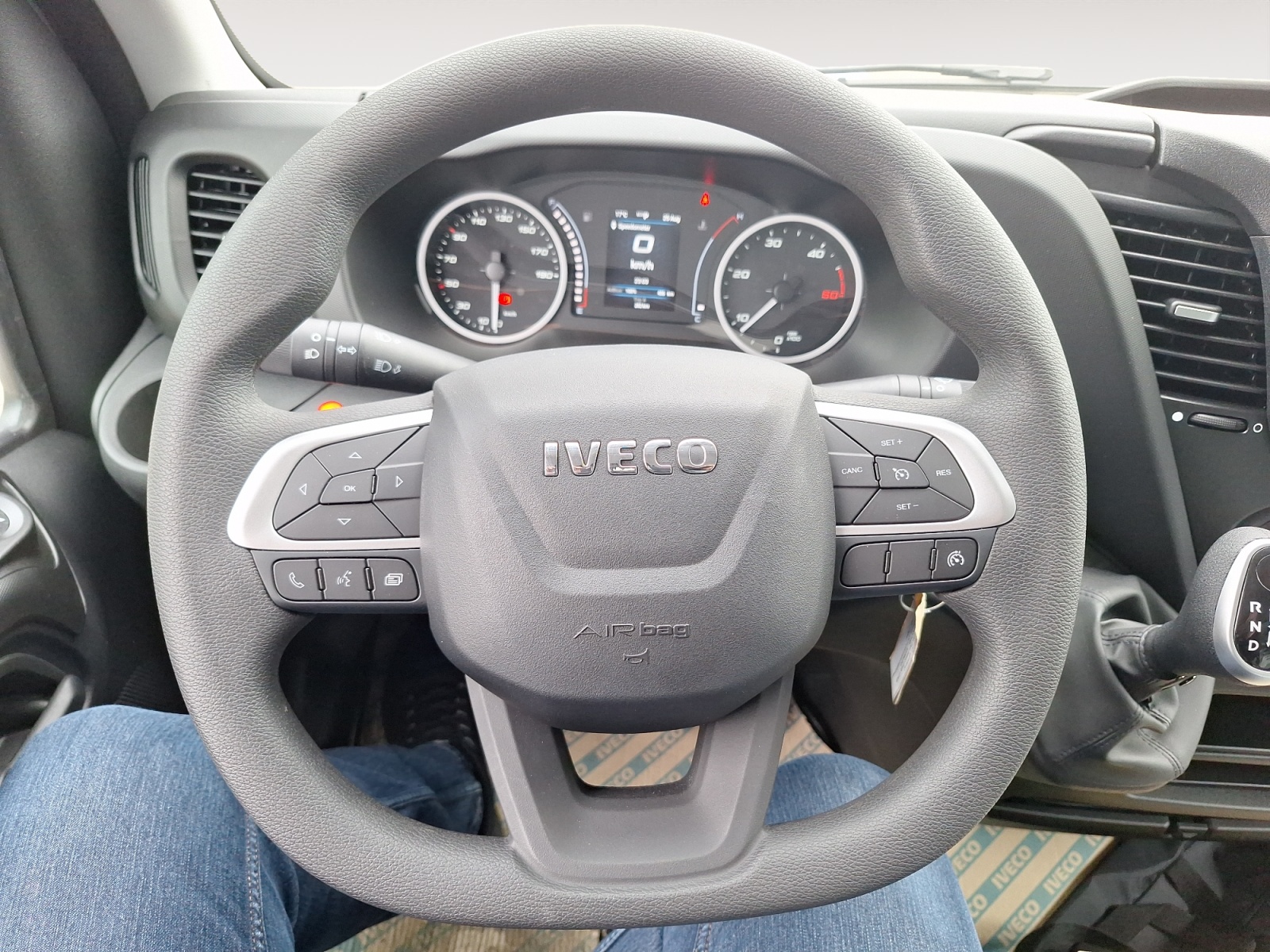 IVECO Koffer/Hebebühne 35 S 16H A8-image-7