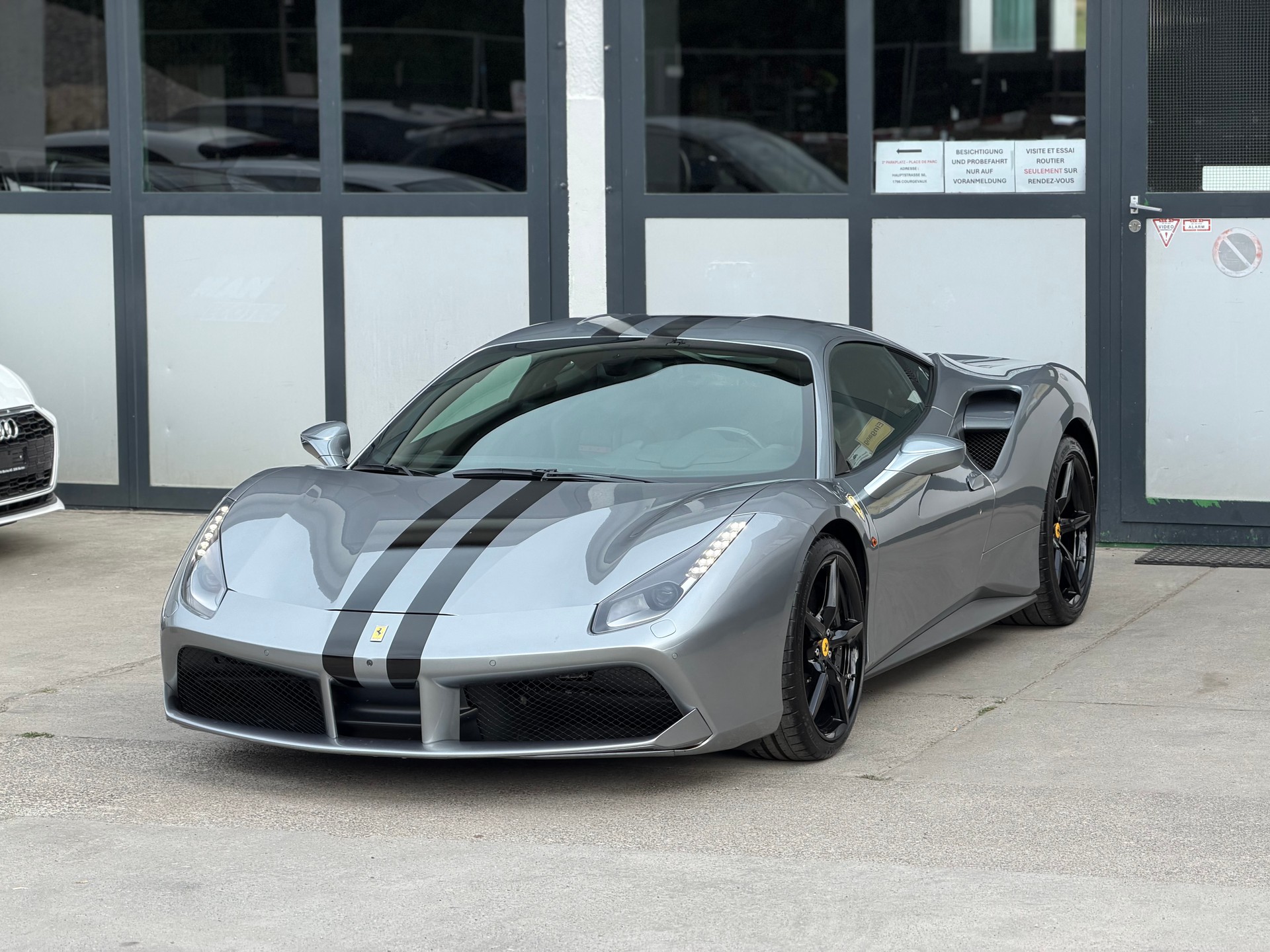 FERRARI 488 GTB 3.9 V8-showroom-element-1