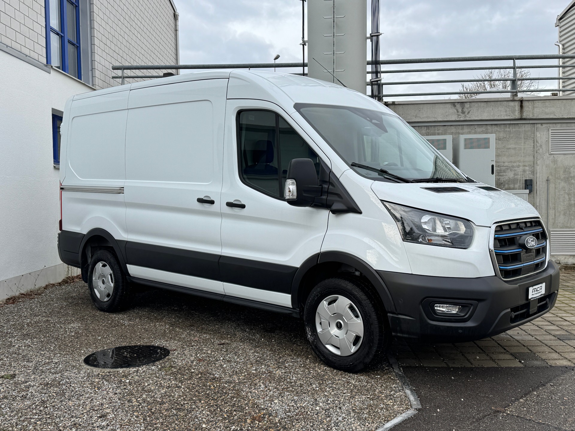 FORD E-Transit Van 390 L2H2 Trend RWD 68kWh 269PS🔝 3.9t / 1265kg Nutzlast-showroom-element-2