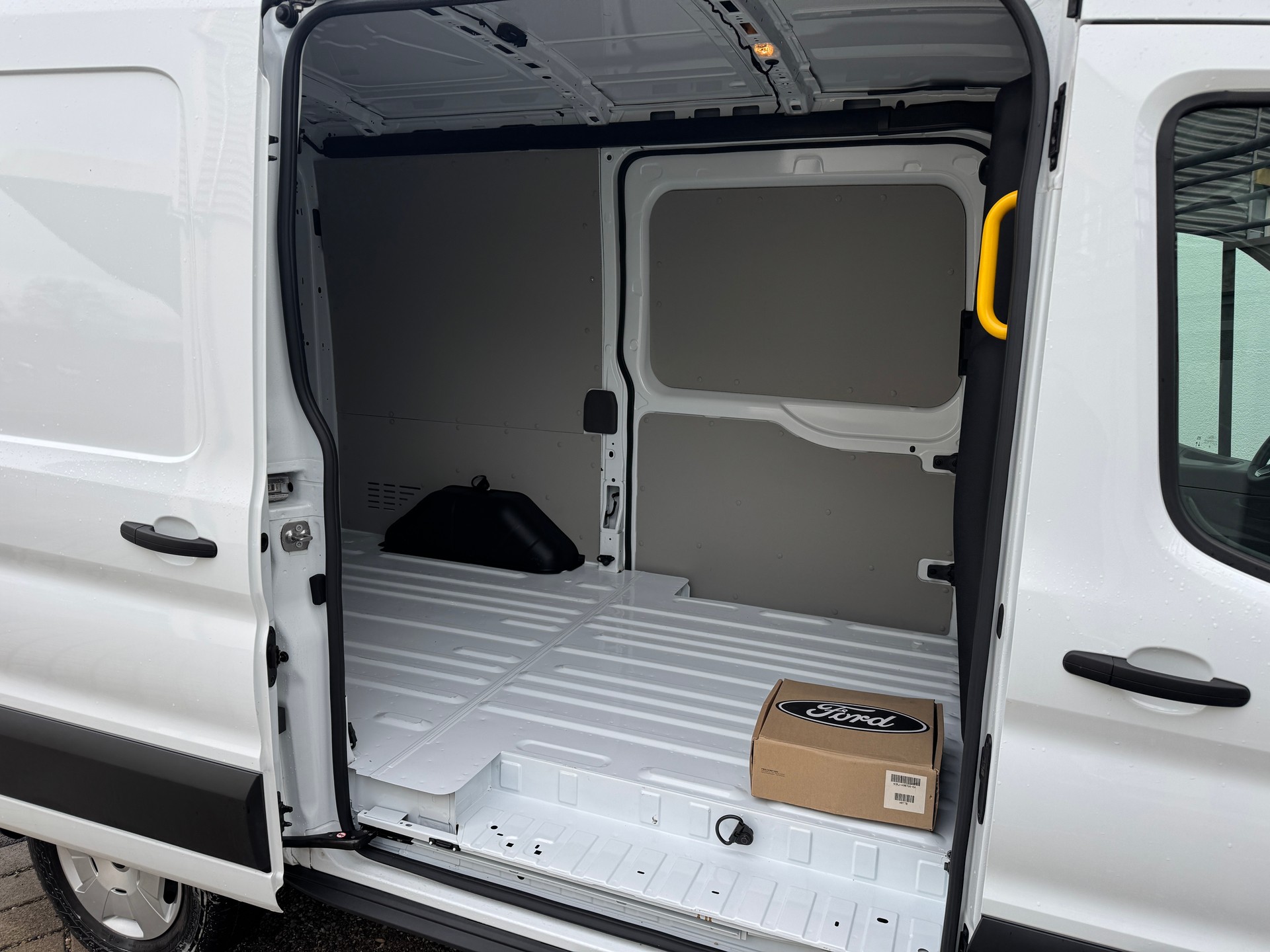 FORD E-Transit Van 390 L2H2 Trend RWD 68kWh 269PS🔝 3.9t / 1265kg Nutzlast-image-10
