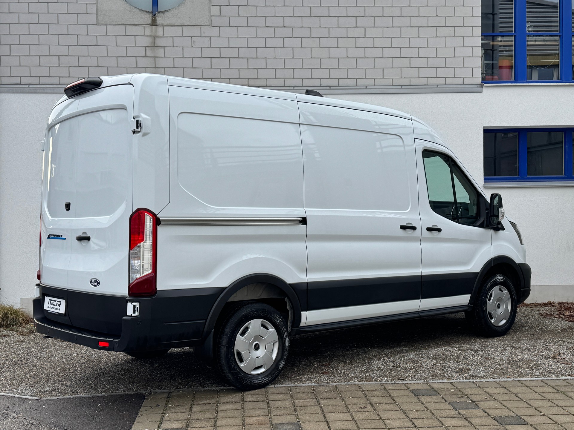 FORD E-Transit Van 390 L2H2 Trend RWD 68kWh 269PS🔝 3.9t / 1265kg Nutzlast-showroom-element-1