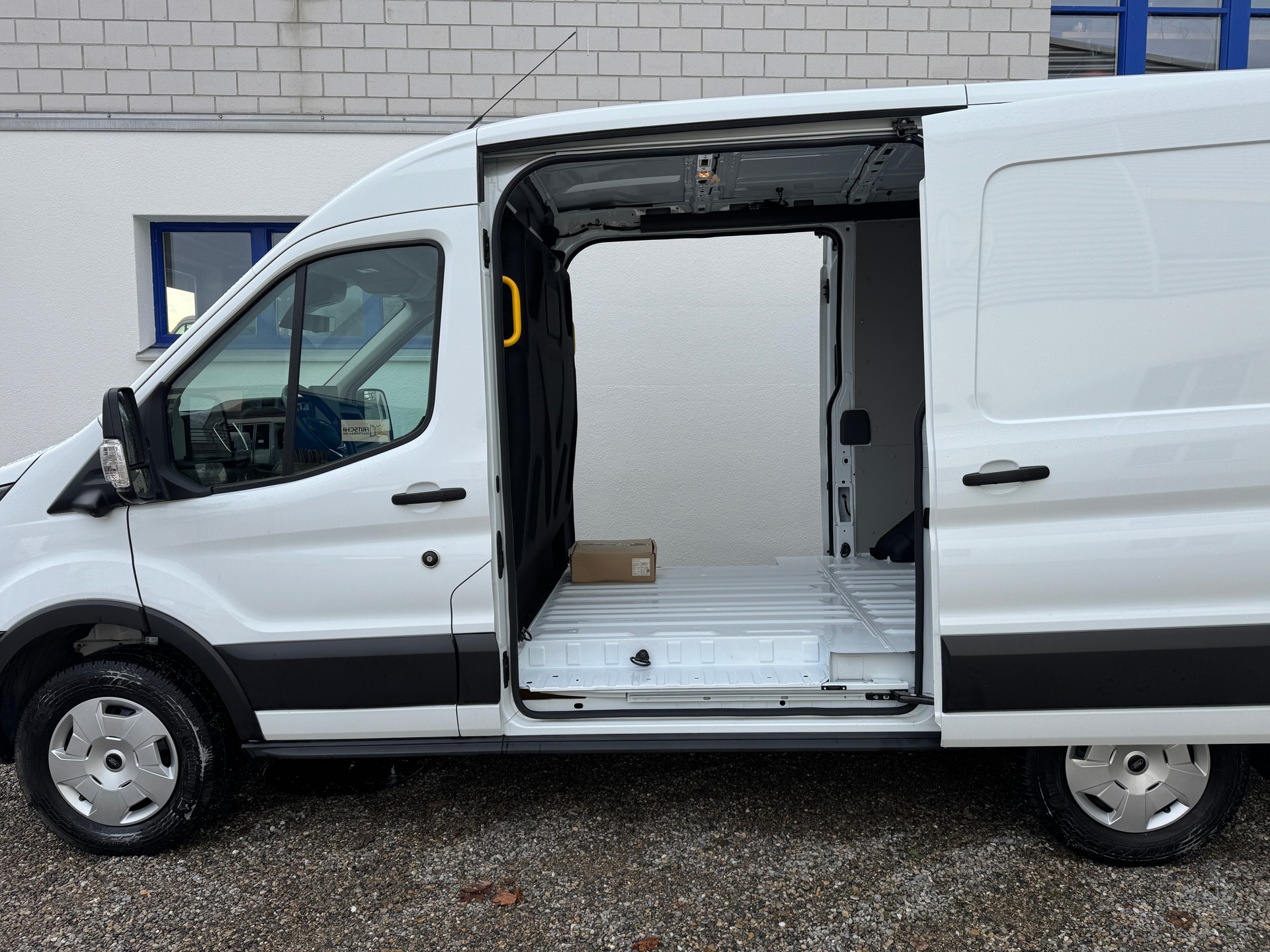 FORD E-Transit Van 390 L2H2 Trend RWD 68kWh 269PS🔝 3.9t / 1265kg Nutzlast-image-5
