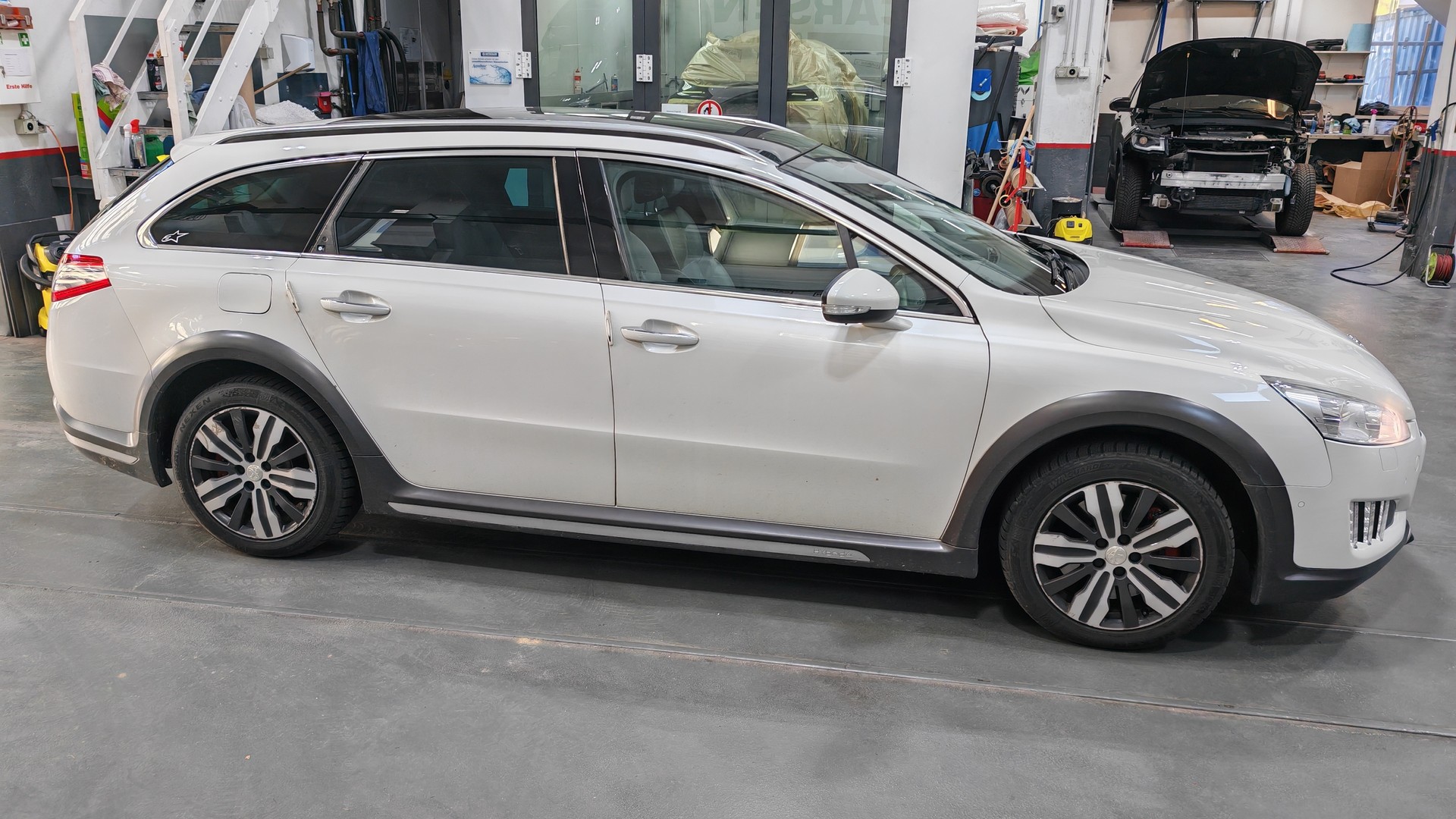 PEUGEOT 508 RXH 2.0 HDI Hybrid4 EGS6-image-5