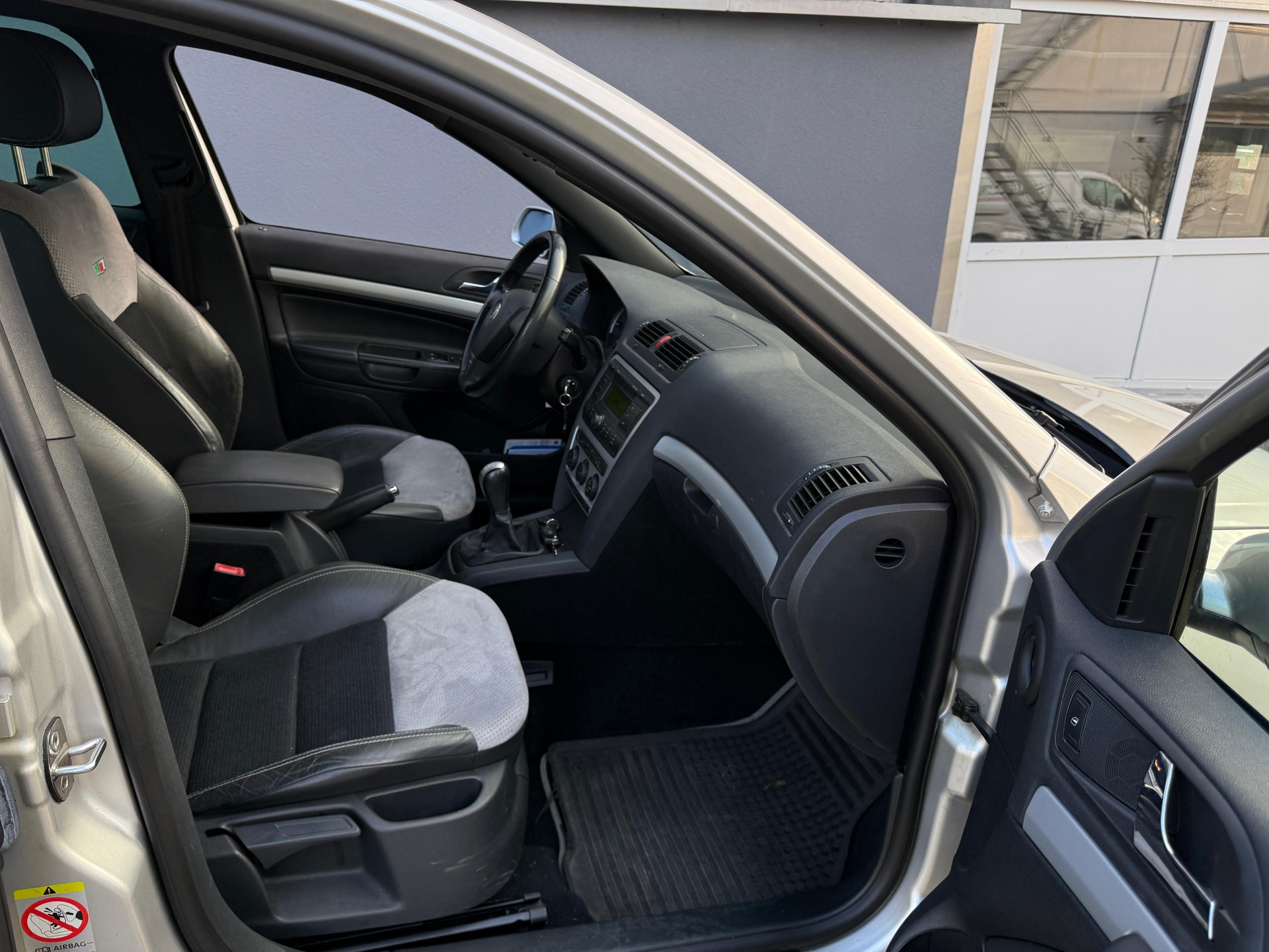 SKODA Octavia 2.0 TDI RS-image-9