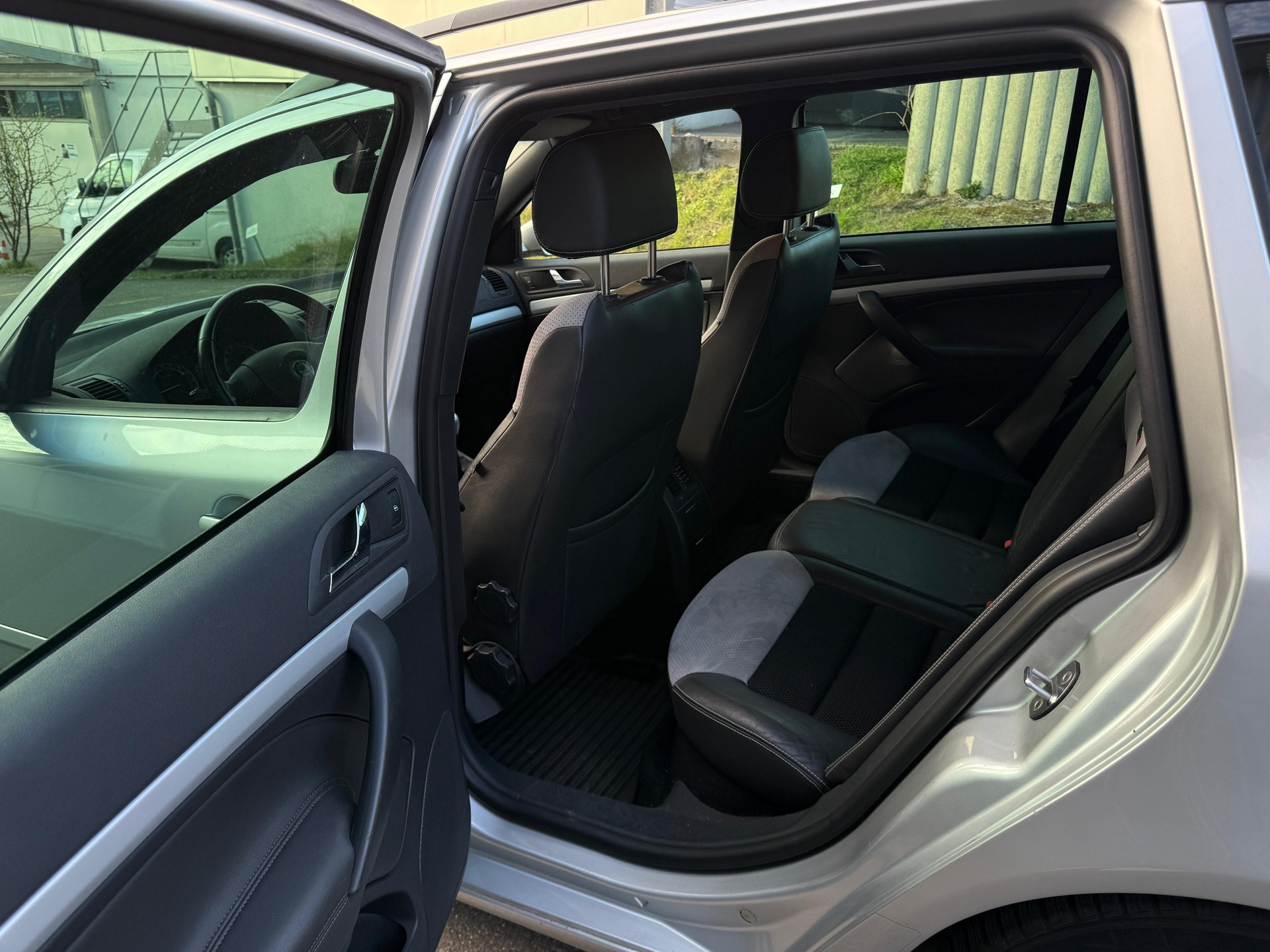 SKODA Octavia 2.0 TDI RS-image-11