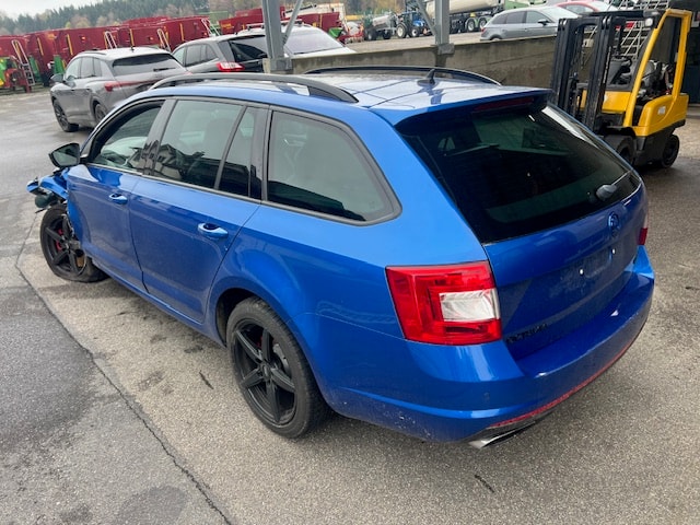 SKODA Octavia Combi 2.0 TSI RS DSG-image-2