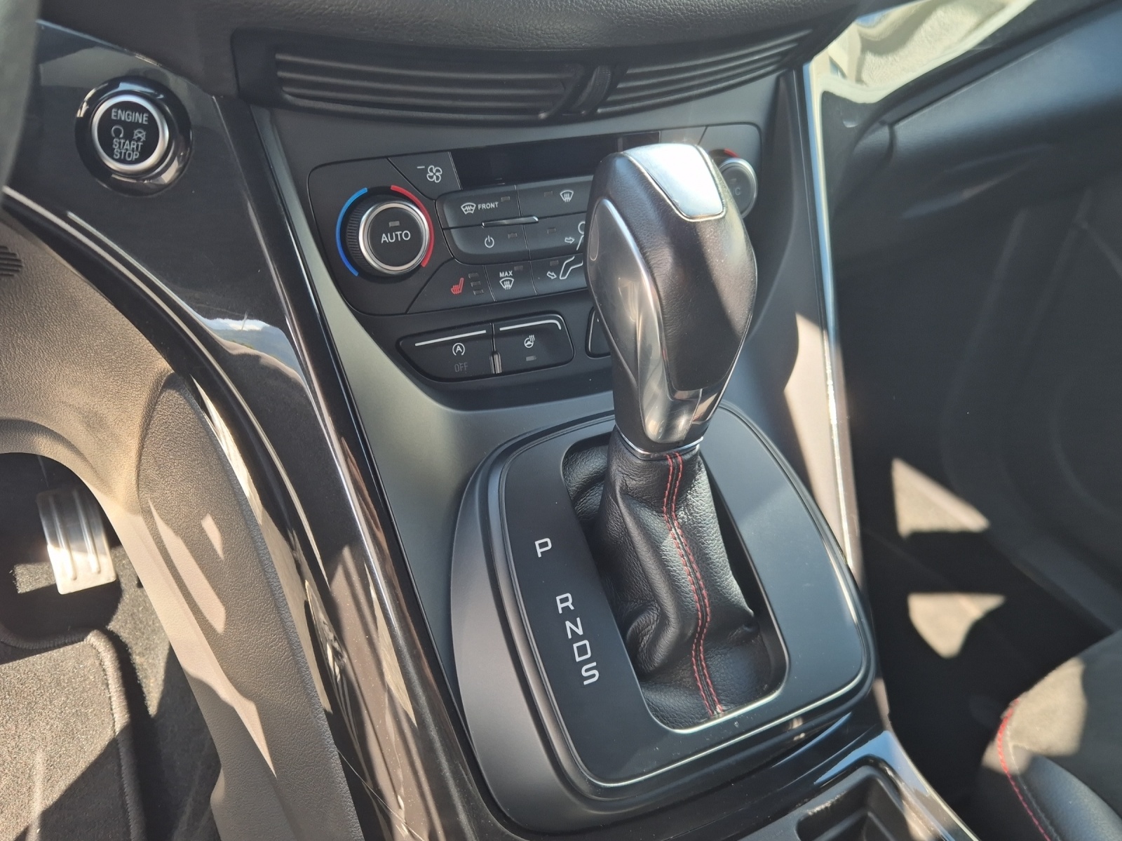 FORD Kuga 2.0 EcoB 240 ST-Line-image-8