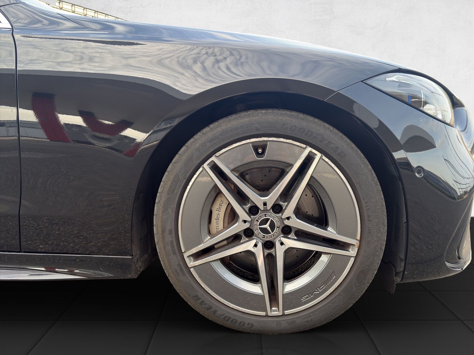 MERCEDES-BENZ C 300 d AMG Line-image-17