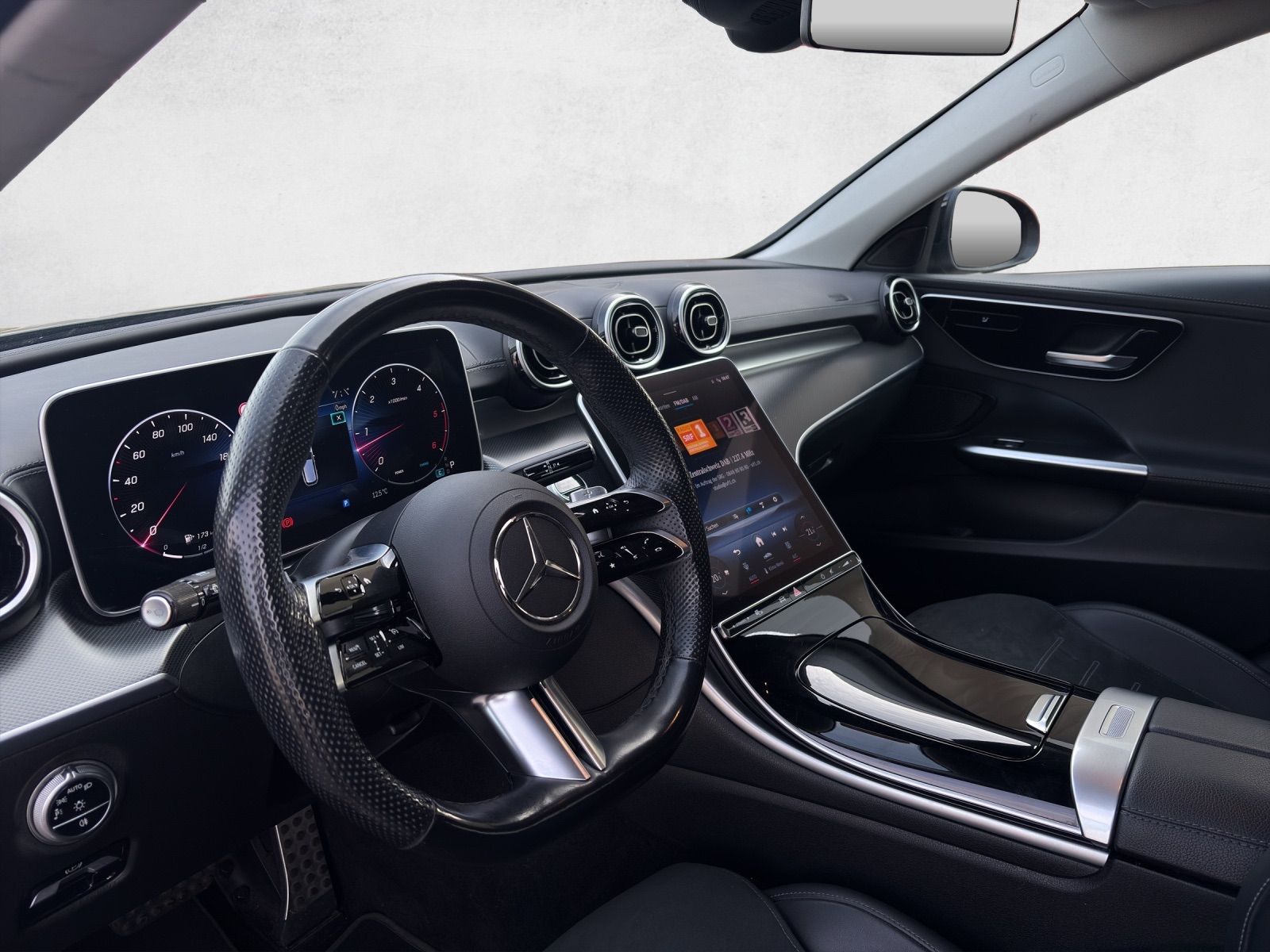 MERCEDES-BENZ C 300 d AMG Line-image-8