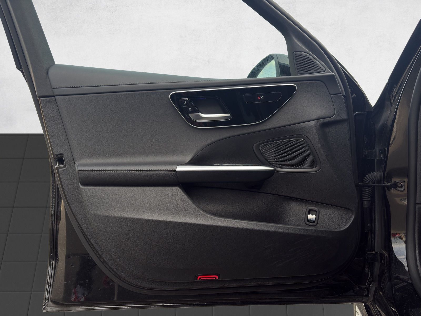 MERCEDES-BENZ C 300 d AMG Line-image-14
