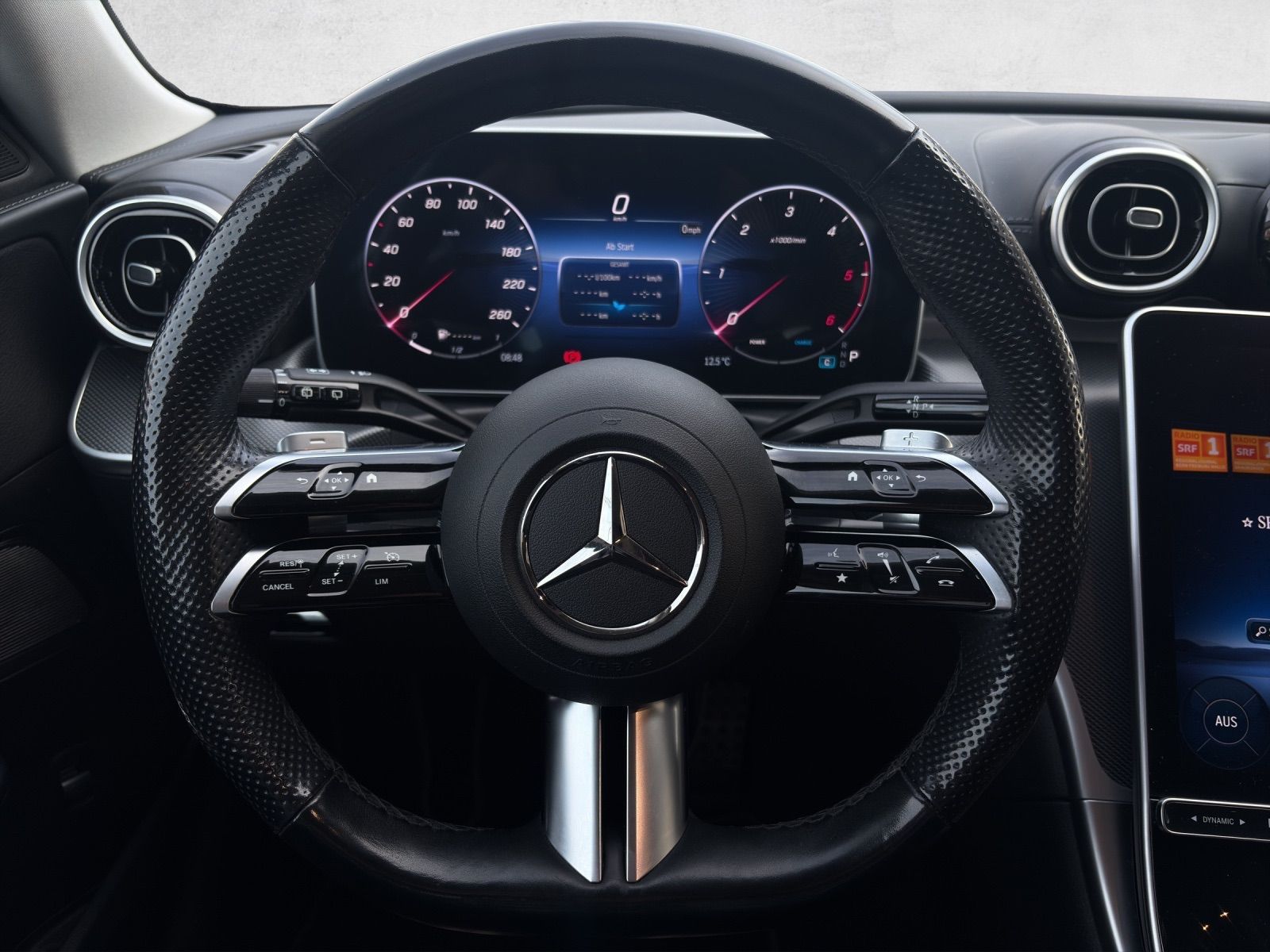 MERCEDES-BENZ C 300 d AMG Line-image-10