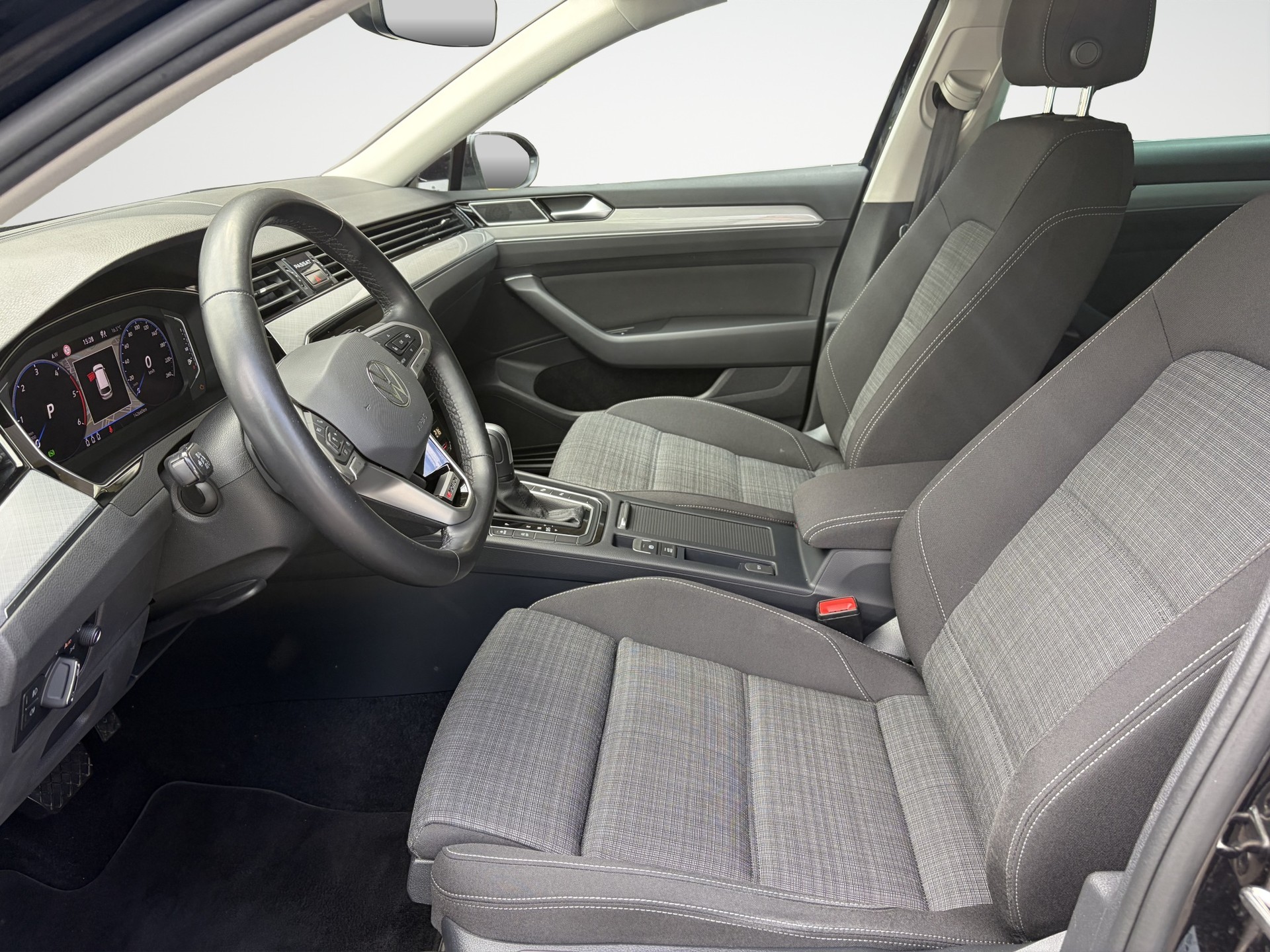 VW Passat 2.0 TDI BMT Business 4Motion DSG-image-11