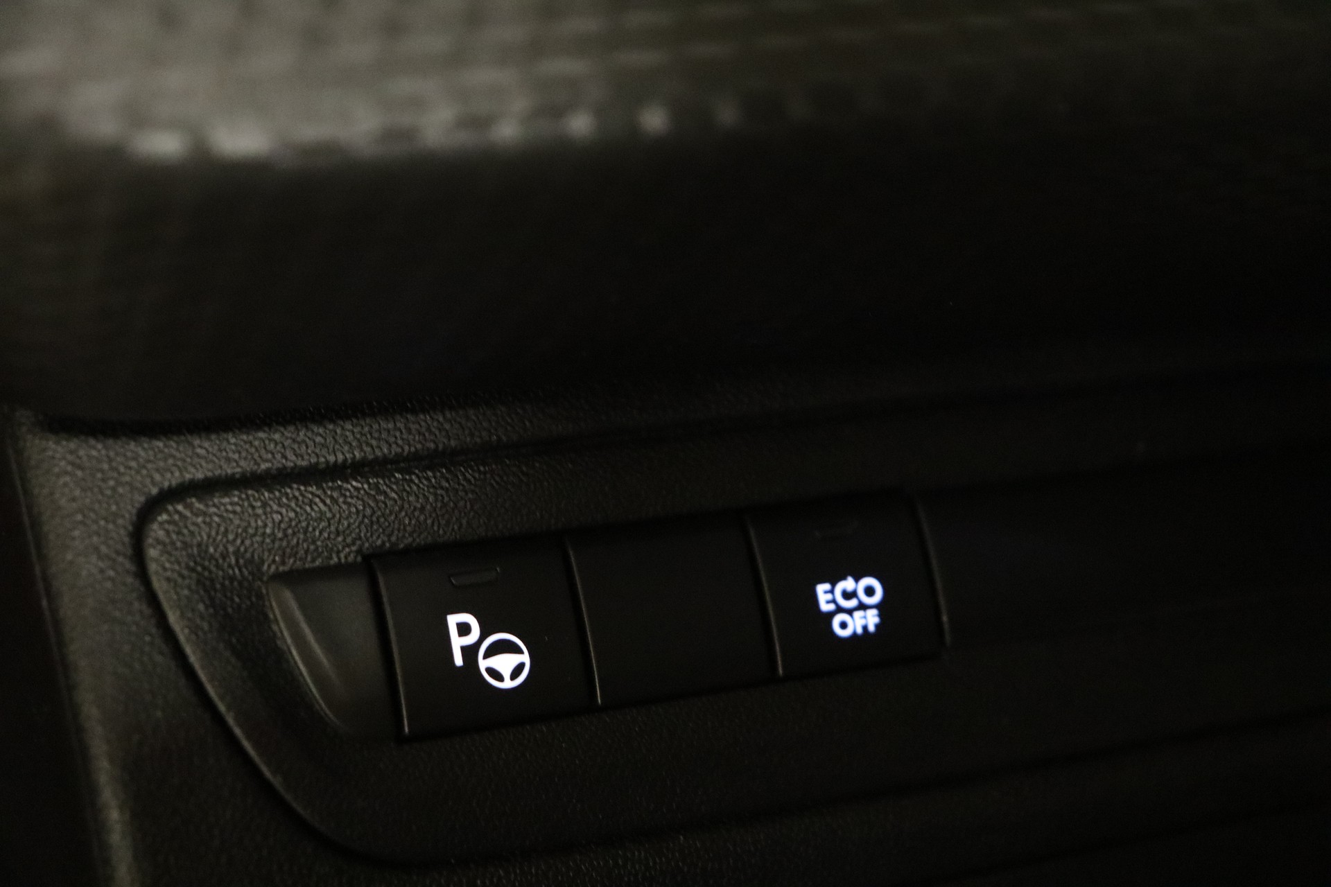 PEUGEOT 208 1.2 PureTech Allure-image-17