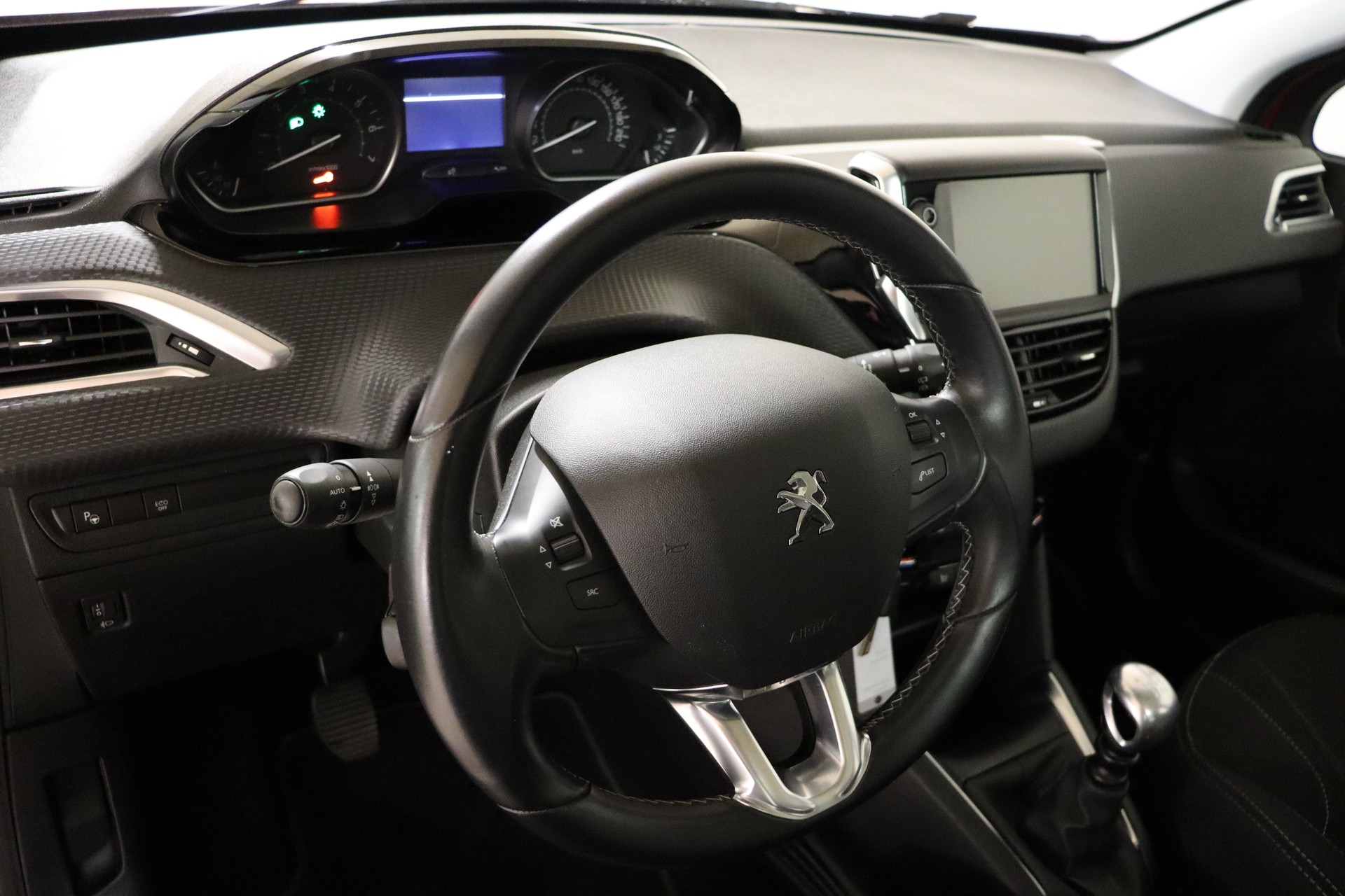 PEUGEOT 208 1.2 PureTech Allure-image-10